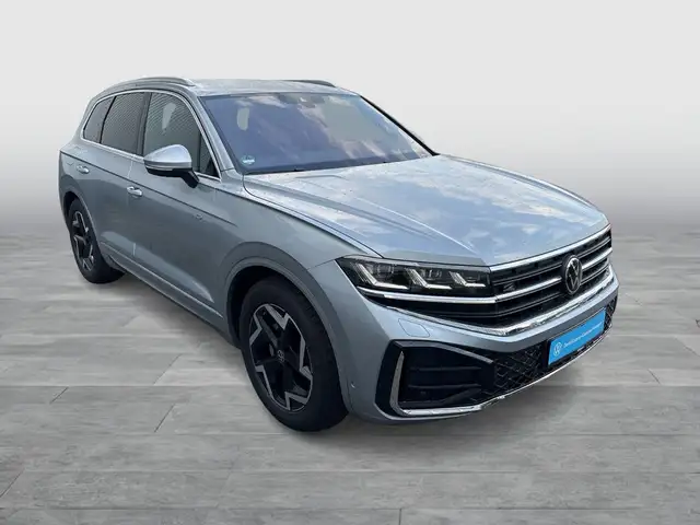 Volkswagen Touareg view 8
