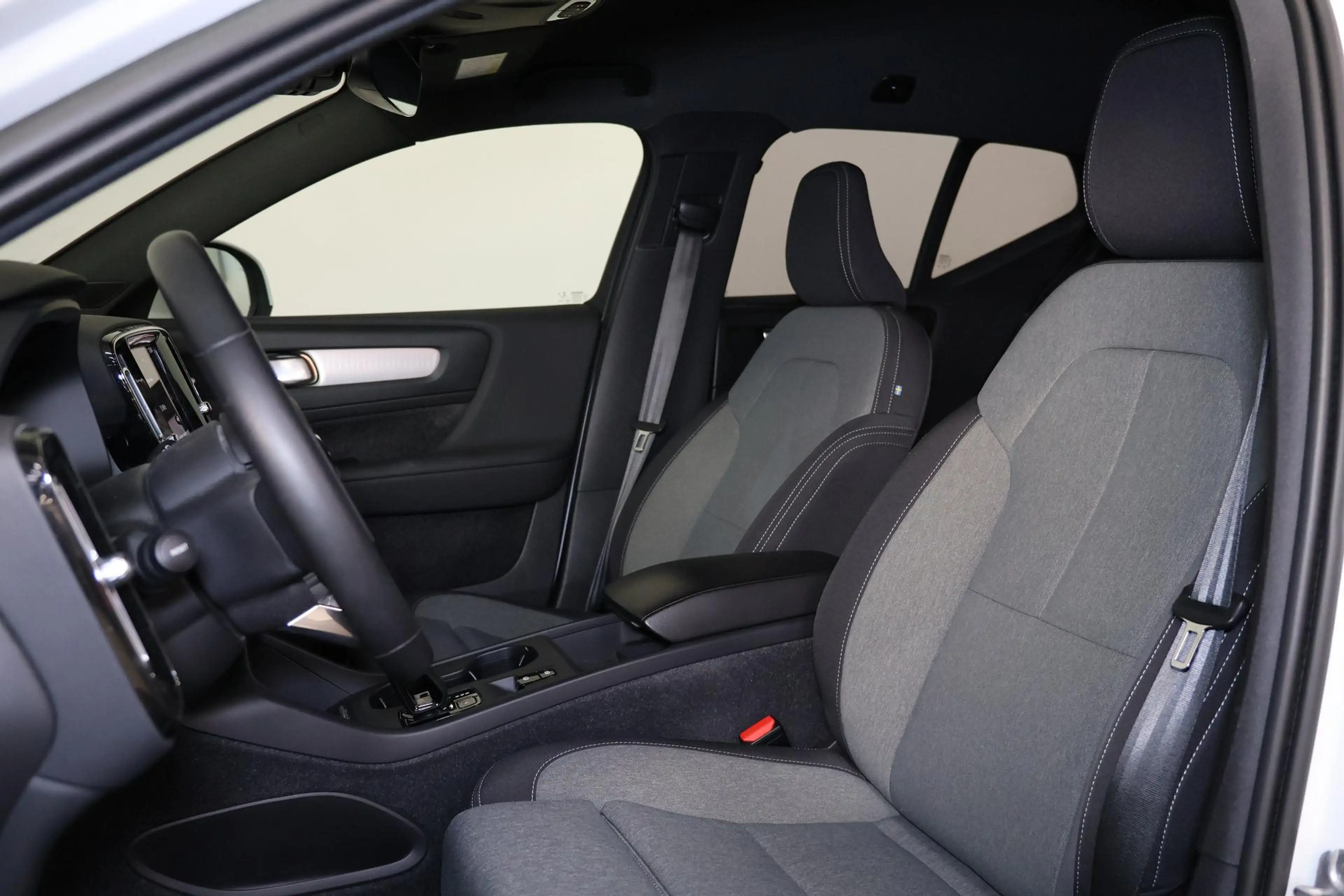 Volvo XC40 T4 Recharge Core Bright - IntelliSafe Assist & Sur — photo 14