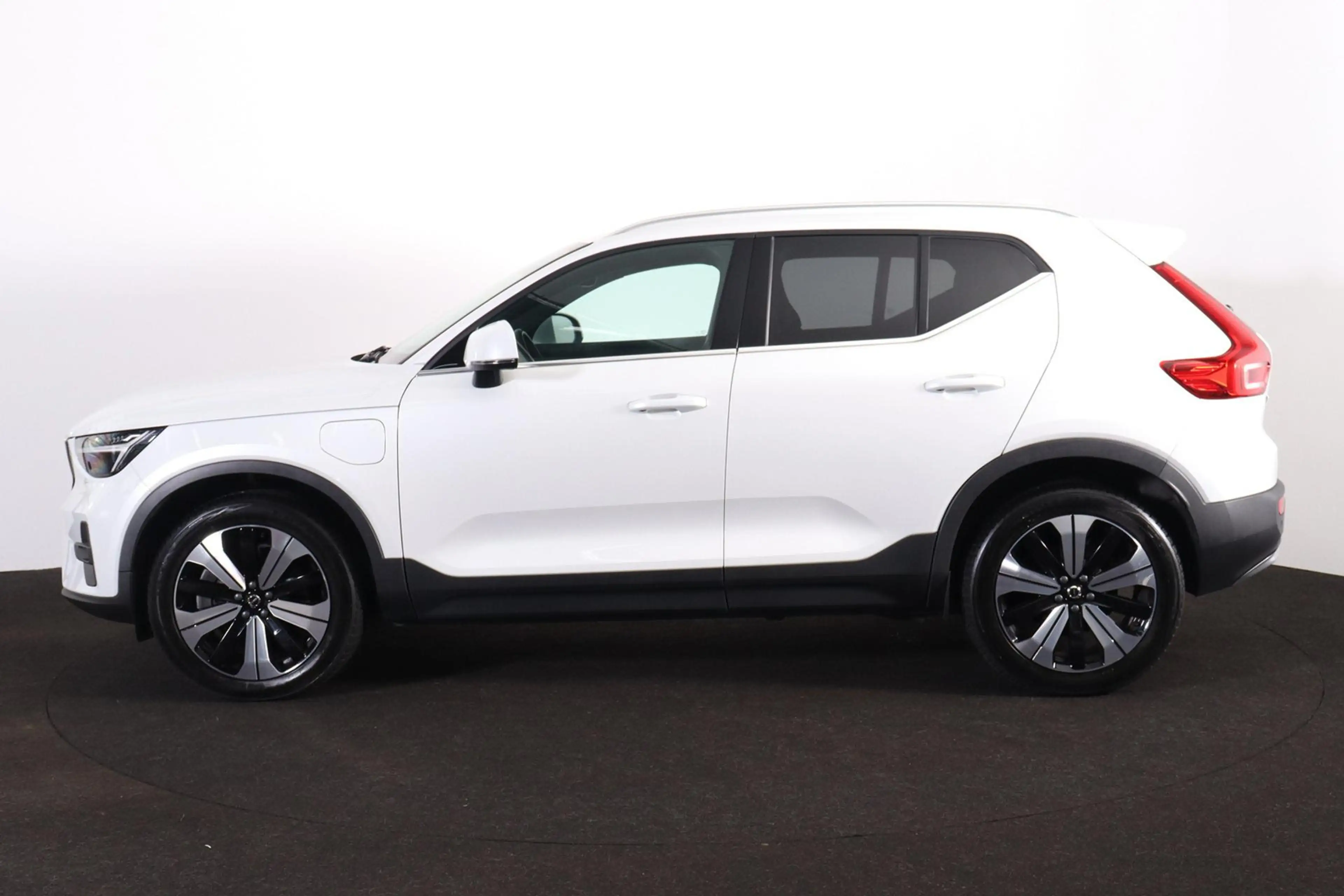 Volvo XC40 T4 Recharge Core Bright - IntelliSafe Assist & Sur — photo 3