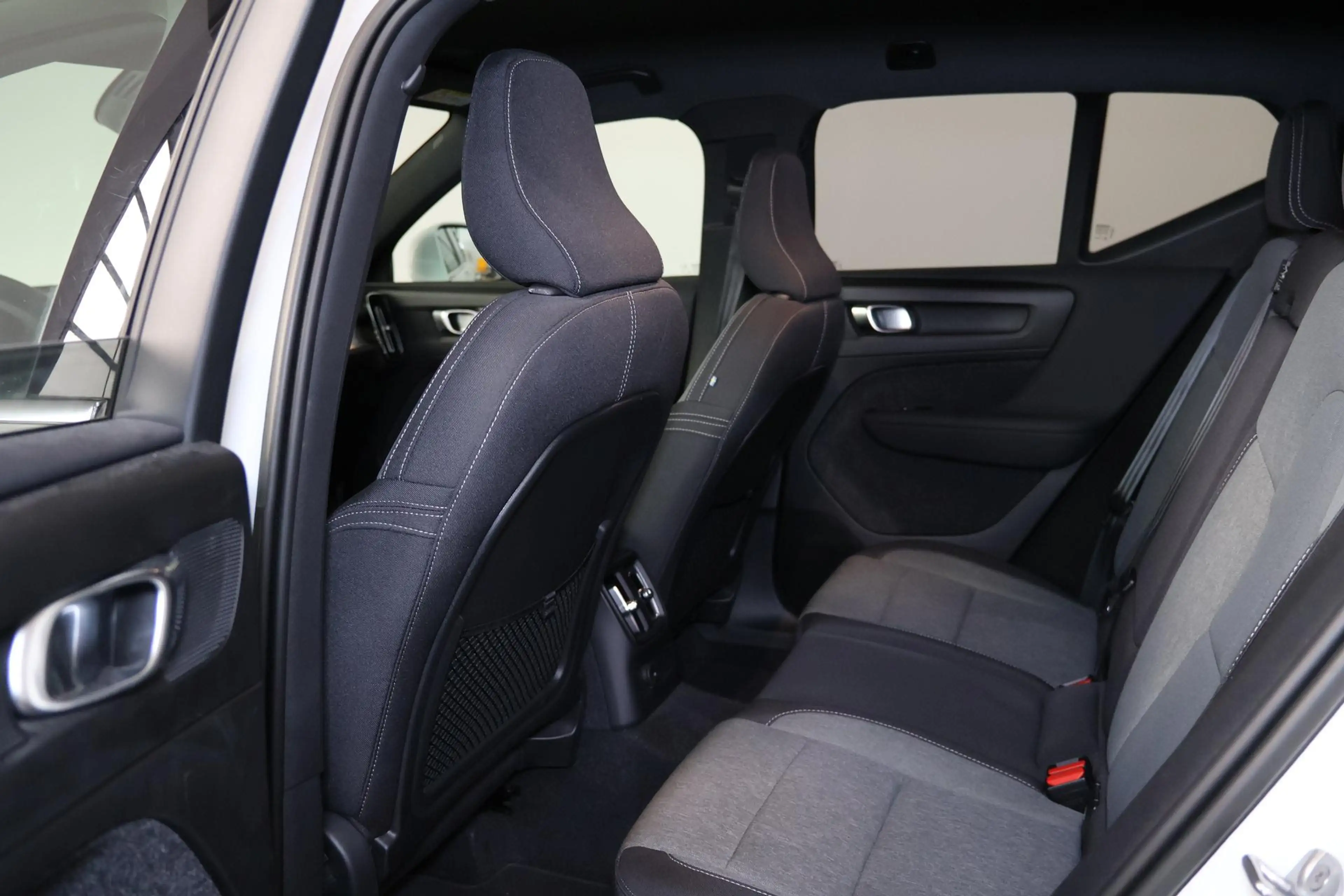 Volvo XC40 T4 Recharge Core Bright - IntelliSafe Assist & Sur — photo 15