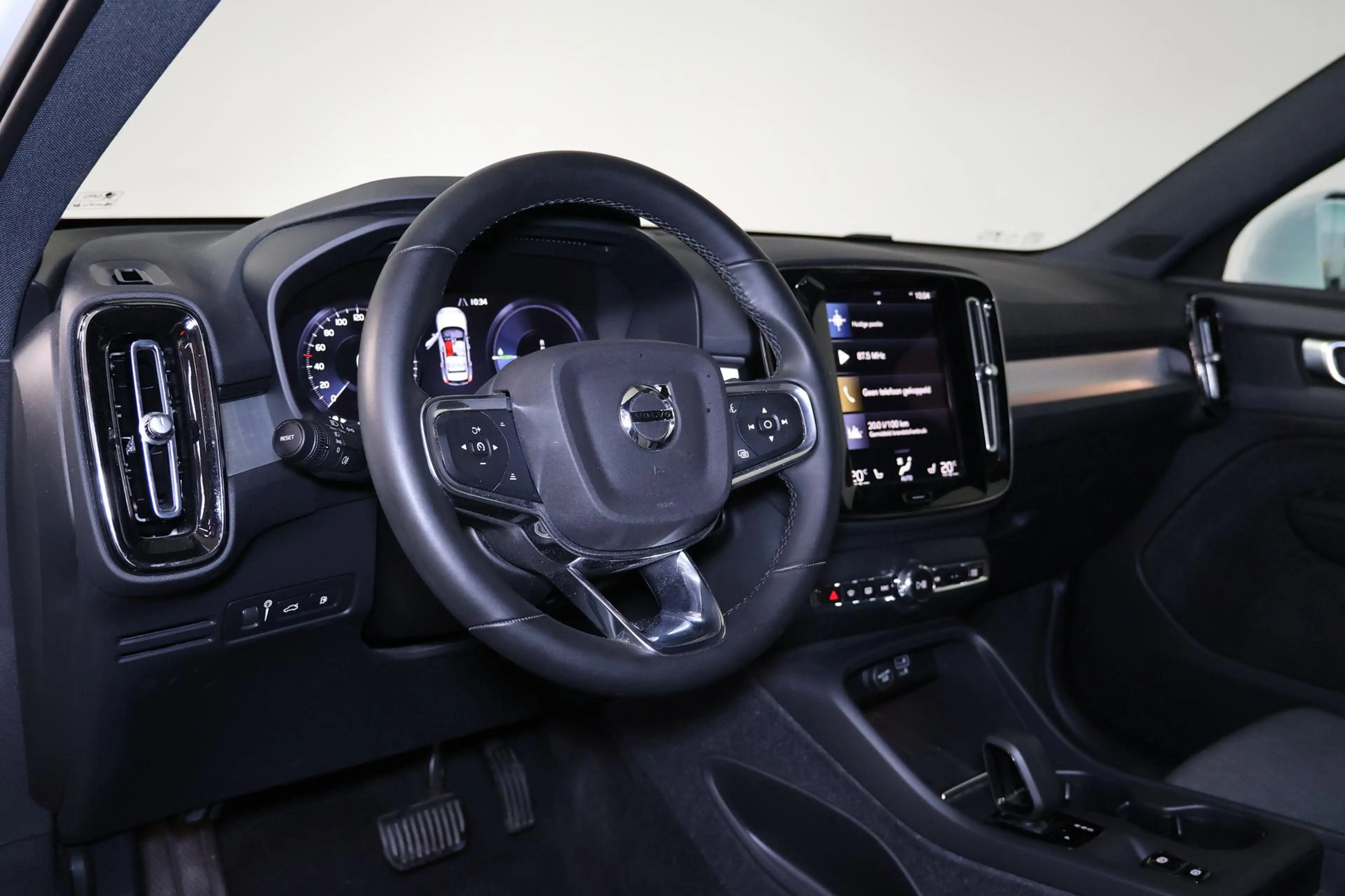 Volvo XC40 T4 Recharge Core Bright - IntelliSafe Assist & Sur — photo 13