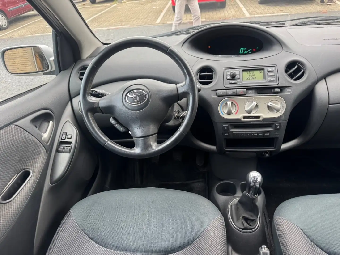 Toyota Yaris 1.3 VVT-i Sol 5DRS FACELIFT AIRCO NAP HANDEL PRIJS Gris - 2