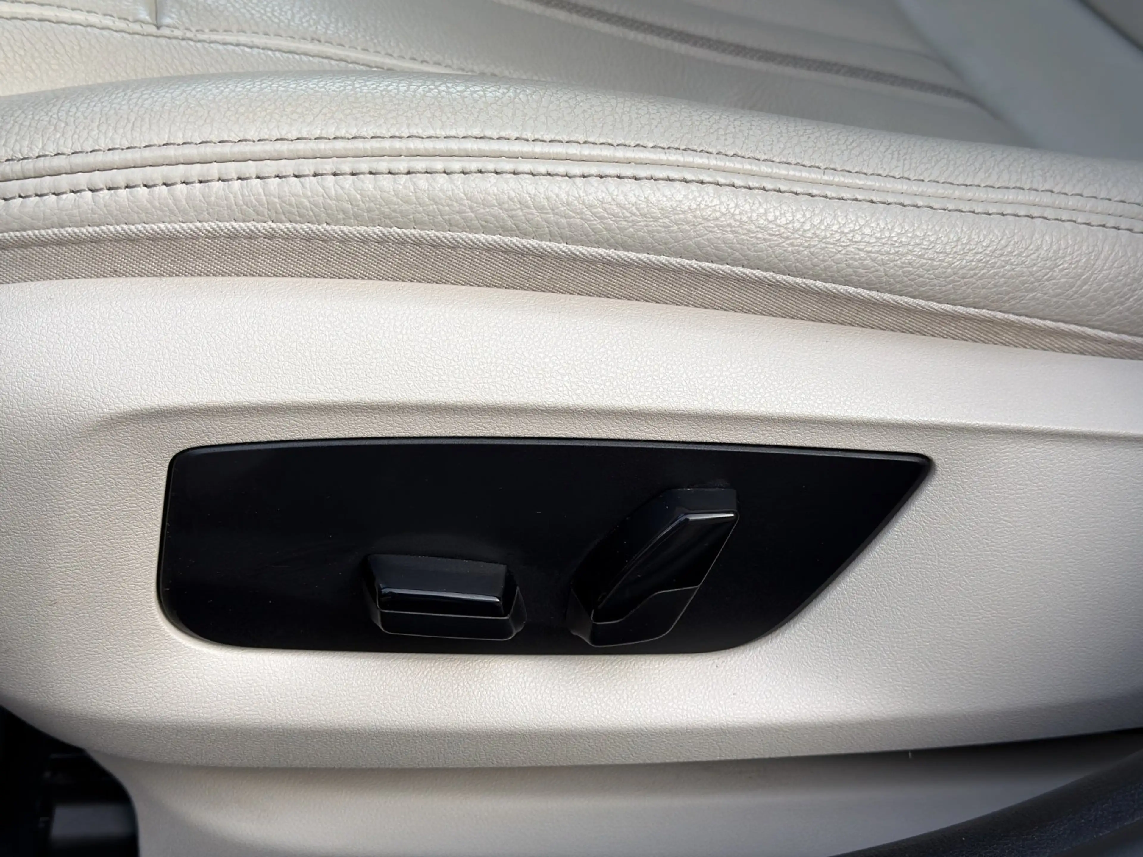 BMW 518 d Touring Luxury Line Aut. *PANO, LEDER, AMBI, DA* — photo 14