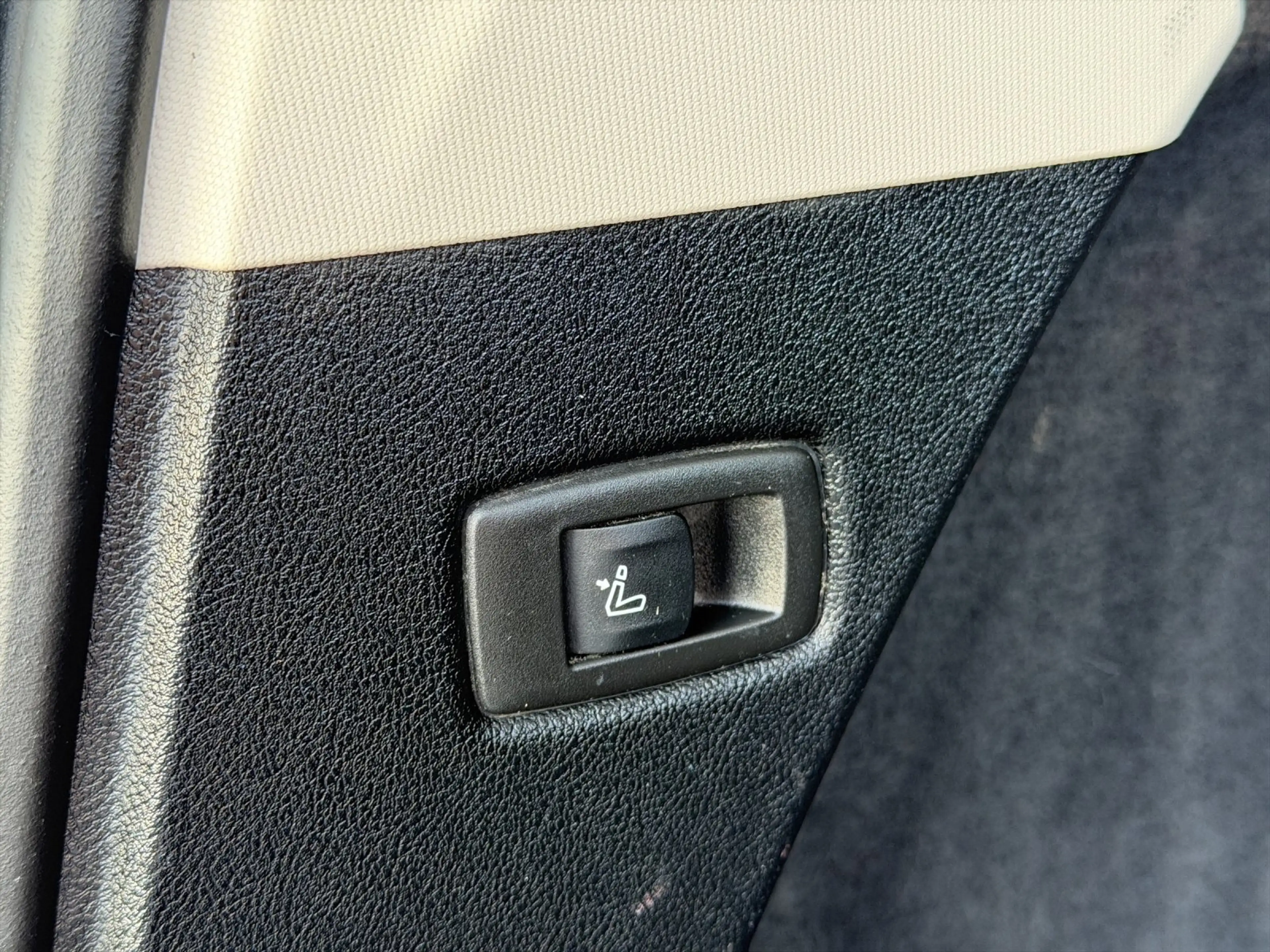 BMW 518 d Touring Luxury Line Aut. *PANO, LEDER, AMBI, DA* — photo 10