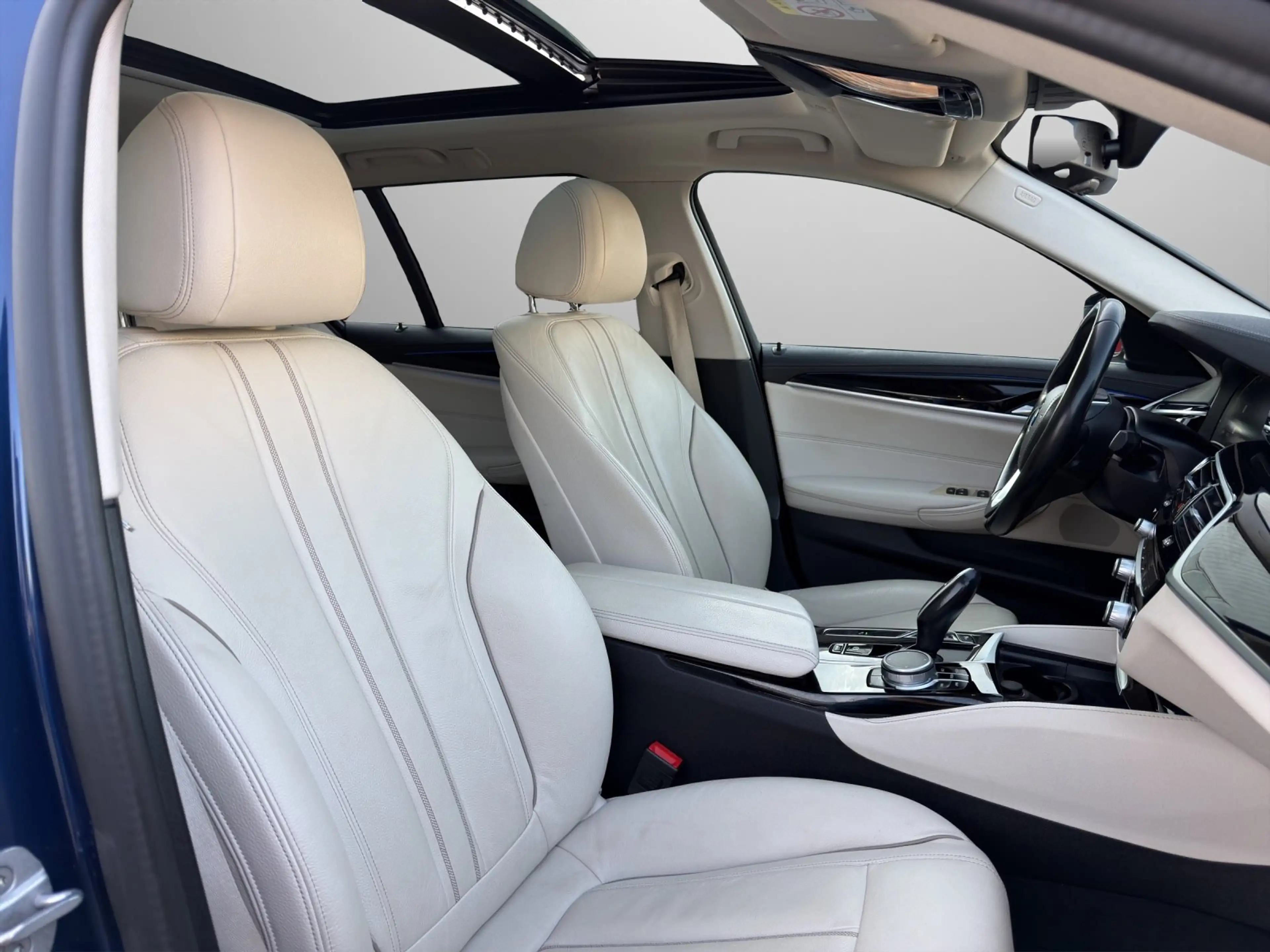 BMW 518 d Touring Luxury Line Aut. *PANO, LEDER, AMBI, DA* — photo 15