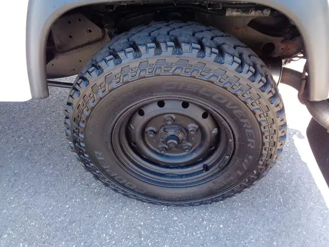 Land Rover Defender view 7