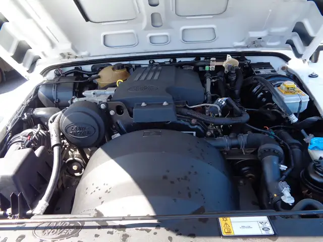 Land Rover Defender view 13