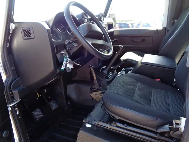 Land Rover Defender view 8