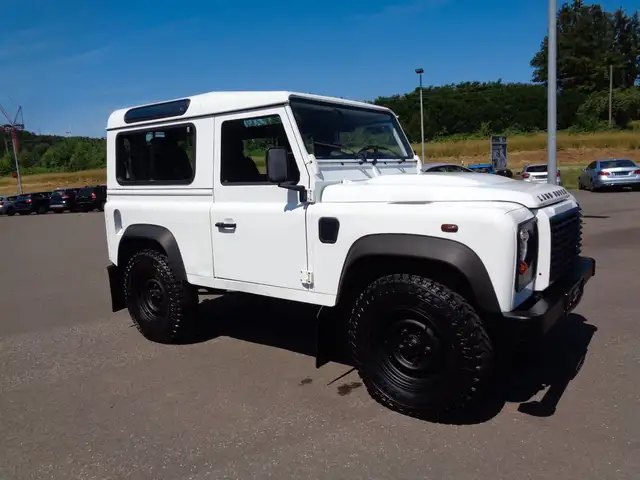 Land Rover Defender view 3