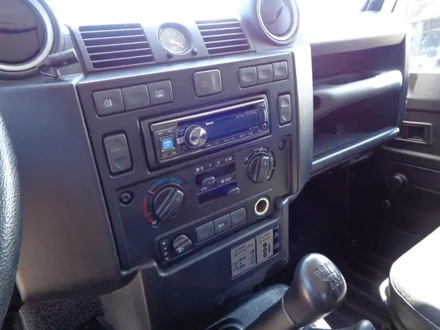 Land Rover Defender view 12