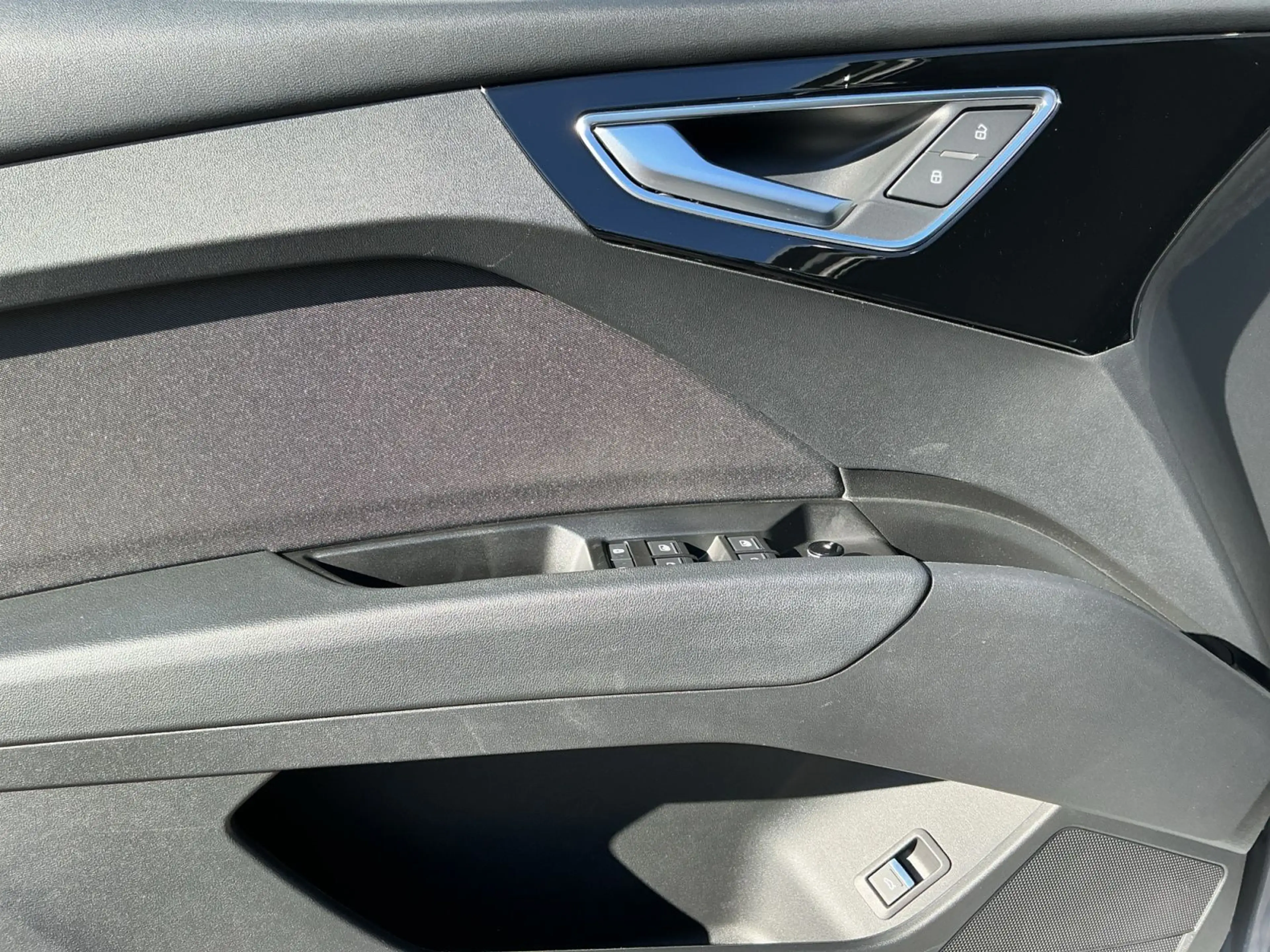 Audi Q4 e-tron 40 S-LINE MATRIX+NAVI+HuD+RFK+ACC+20" — photo 15