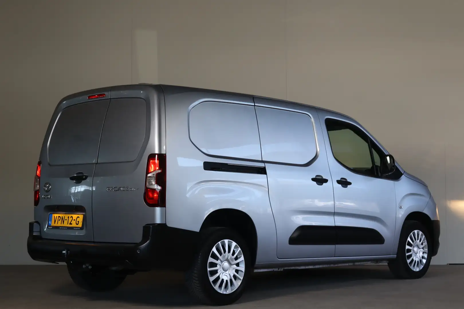 Toyota Proace City 1.5 D-4D Long 130PK NL-Auto!! Carplay I Nav I Trek Gris - 2