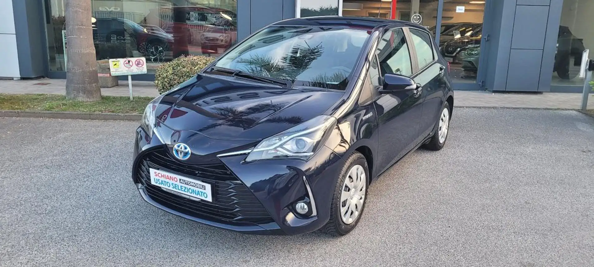 Toyota Yaris 1.5 Hybrid 5 porte Cool Blu/Azzurro - 2