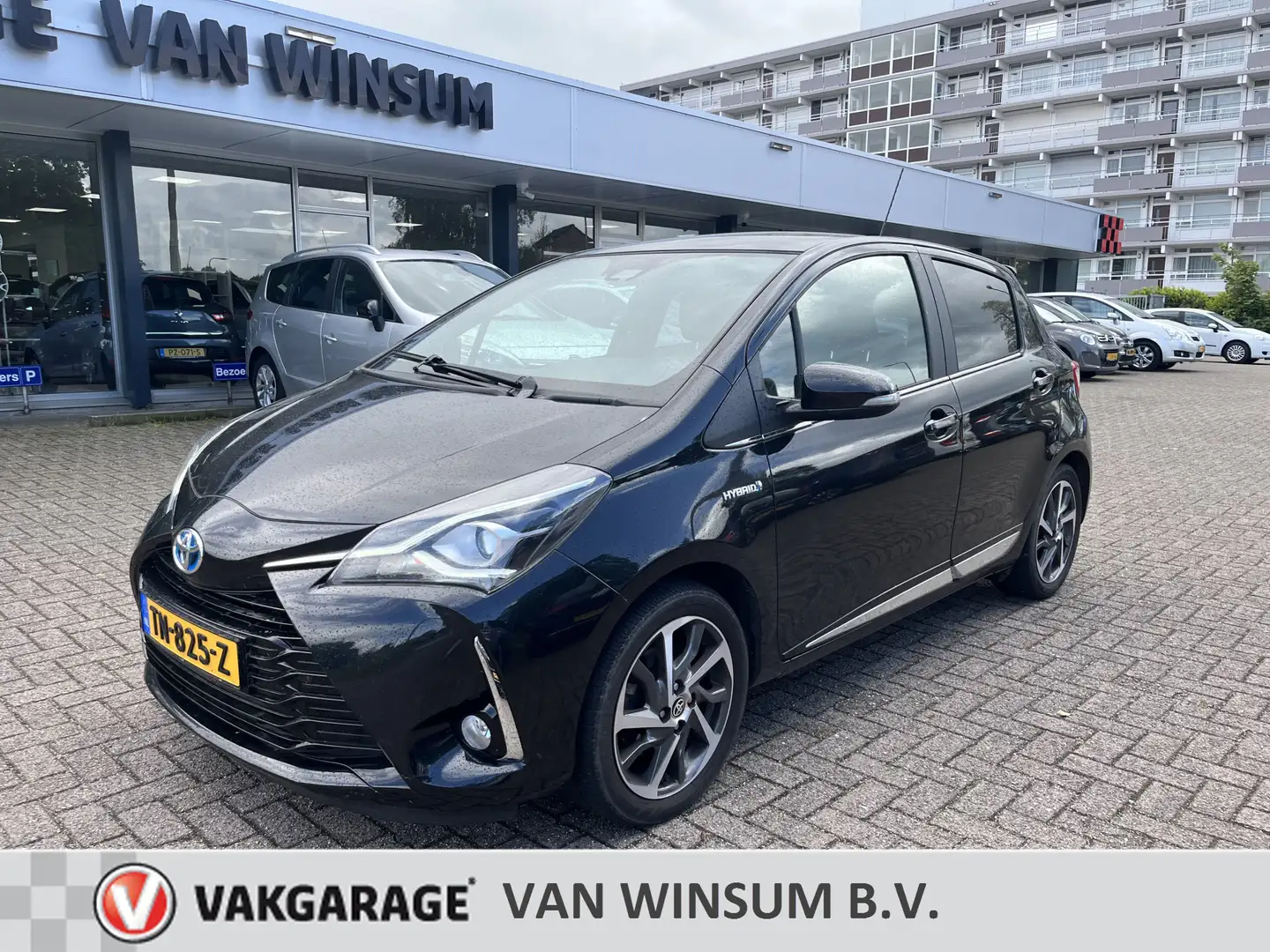 Toyota Yaris 1.5 Hybrid Premium Klima Navi Cruise Trekhaak Acam Černá - 1