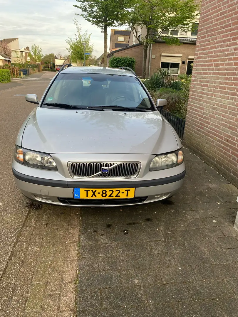 Volvo V70 2.4 D5 AWD Automaat Silber - 1