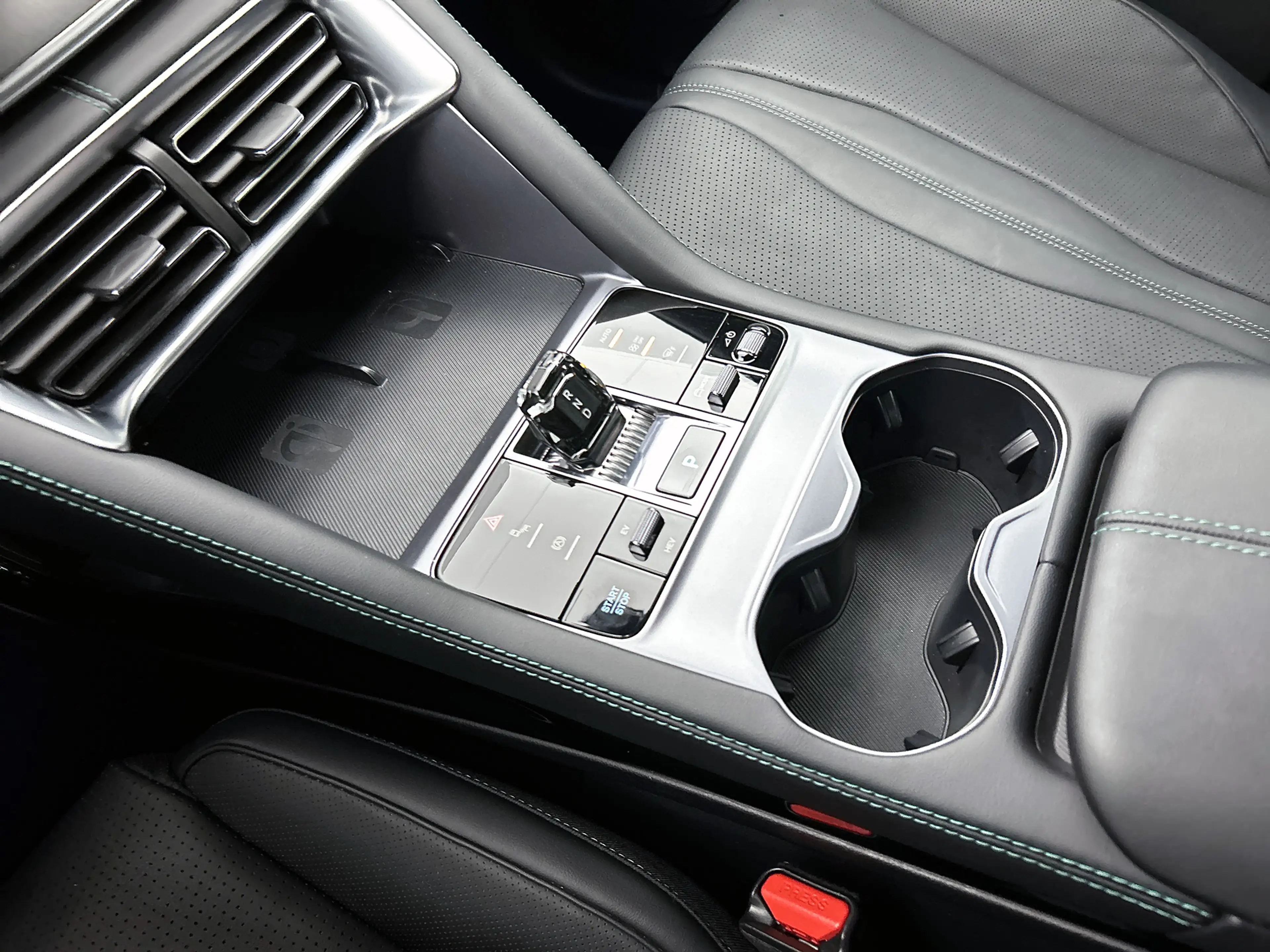 BYD Seal U 1.5 DM-i FWD Boost — photo 12