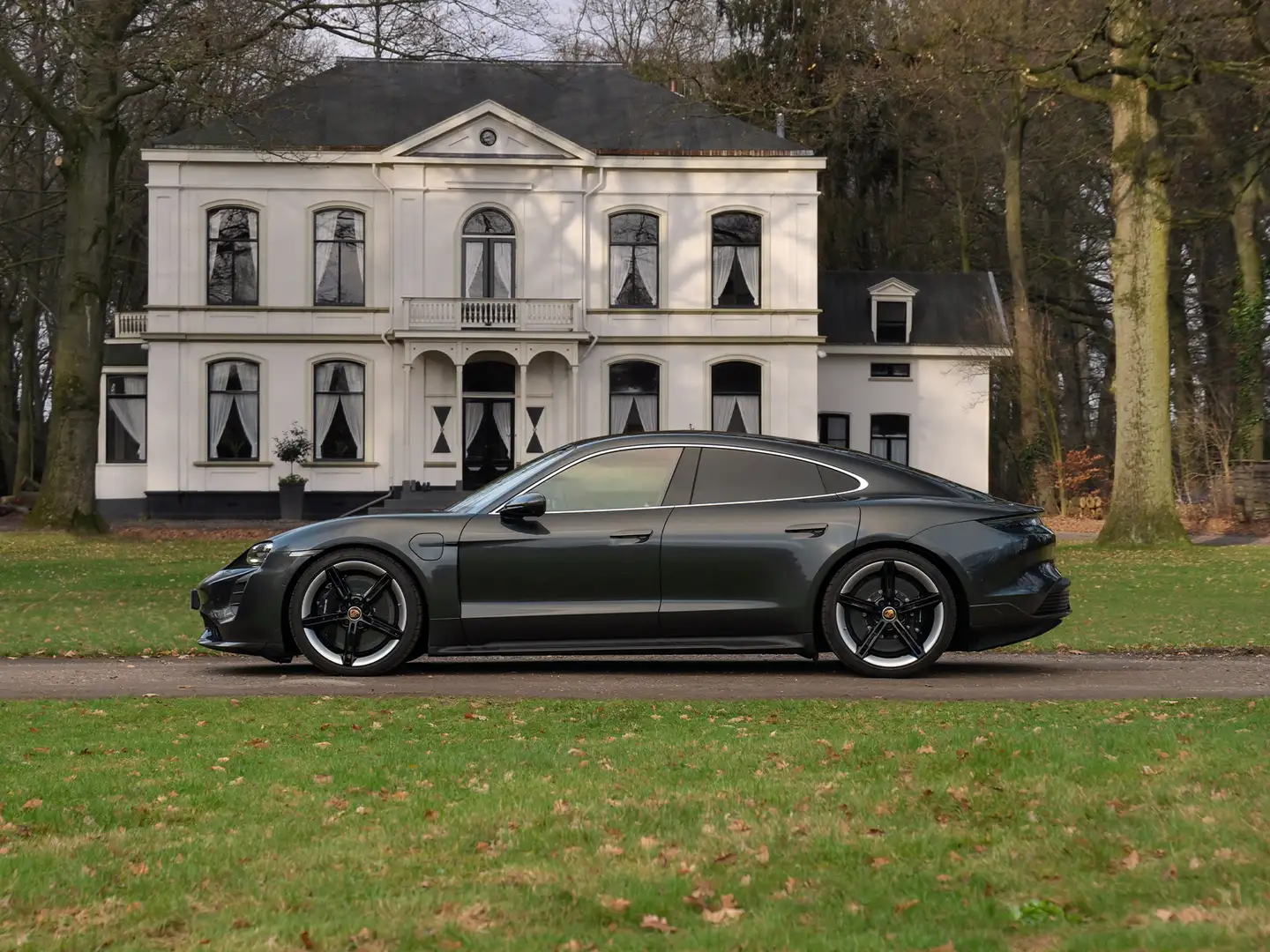 Porsche Taycan Turbo S 93 kWh | SportDesign Carbon | Burmester | Grau - 1