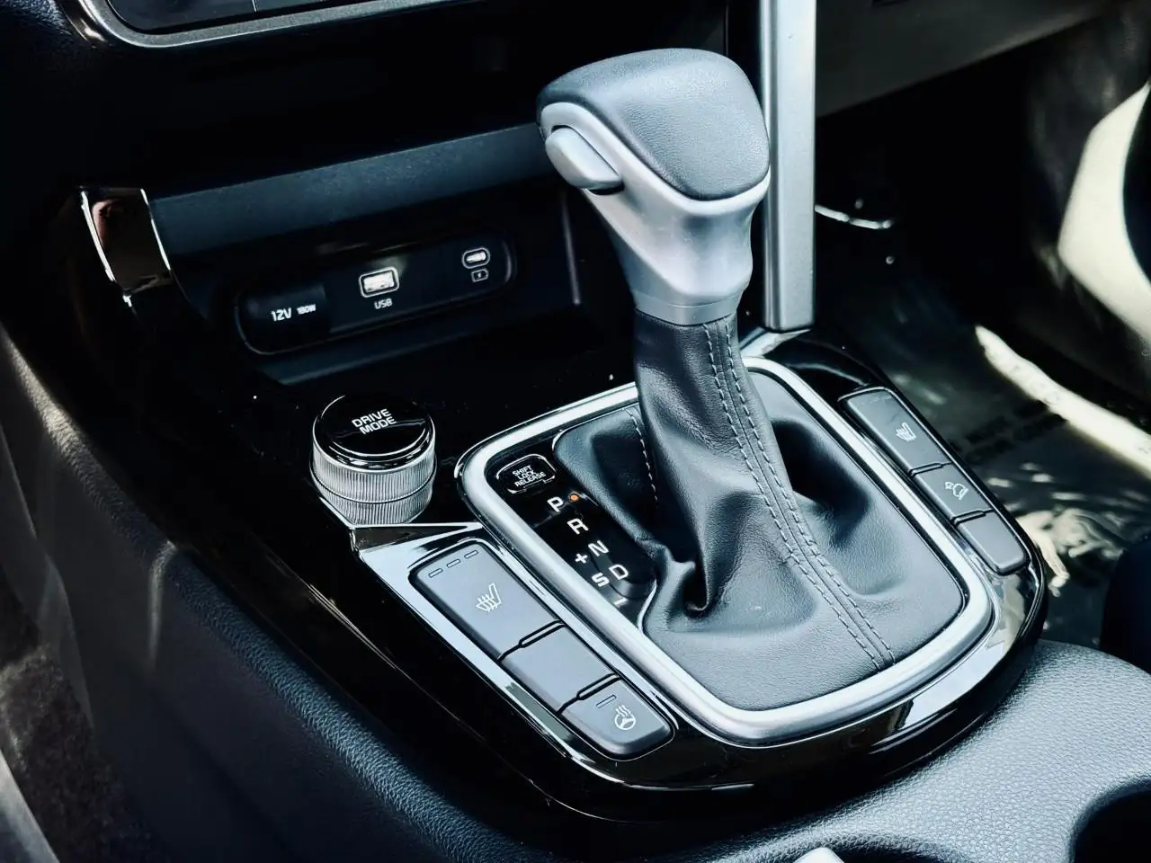Kia Seltos снимка Kia Seltos