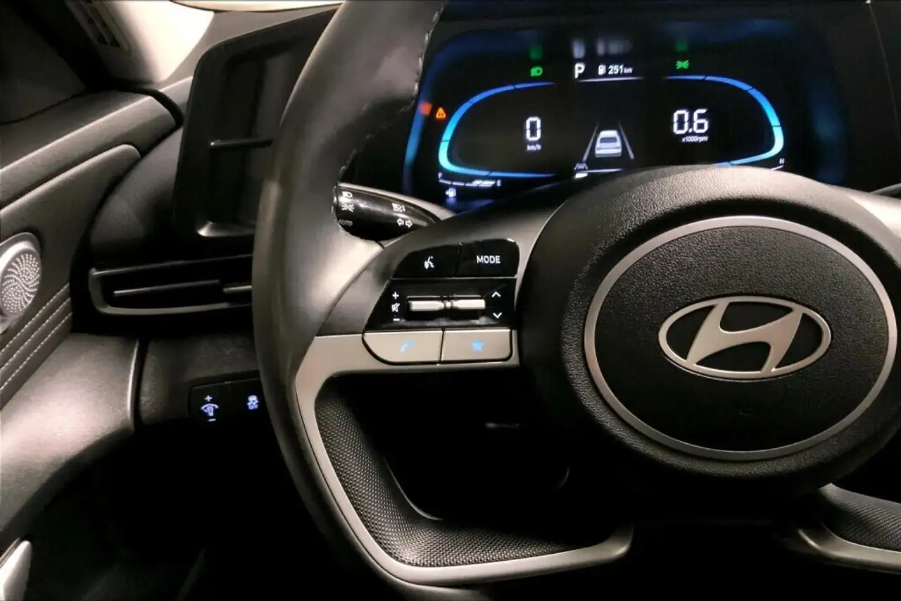 Hyundai ELANTRA снимка Hyundai ELANTRA