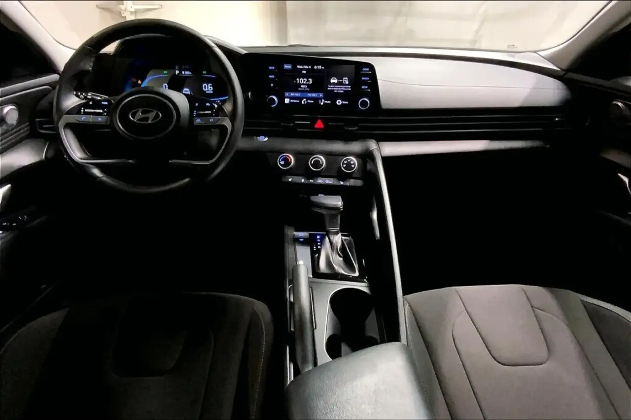 Hyundai ELANTRA снимка Hyundai ELANTRA
