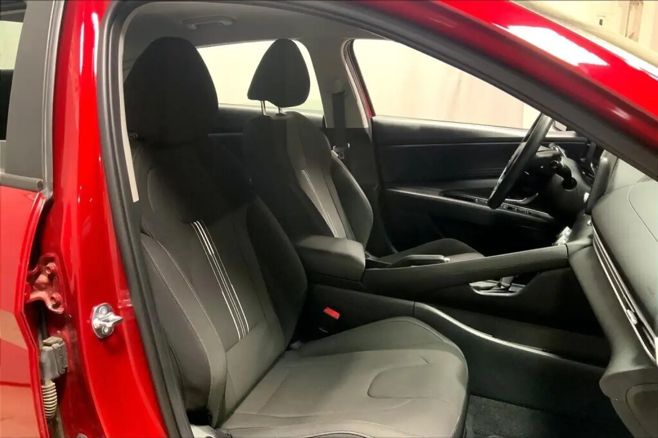 Hyundai ELANTRA снимка Hyundai ELANTRA