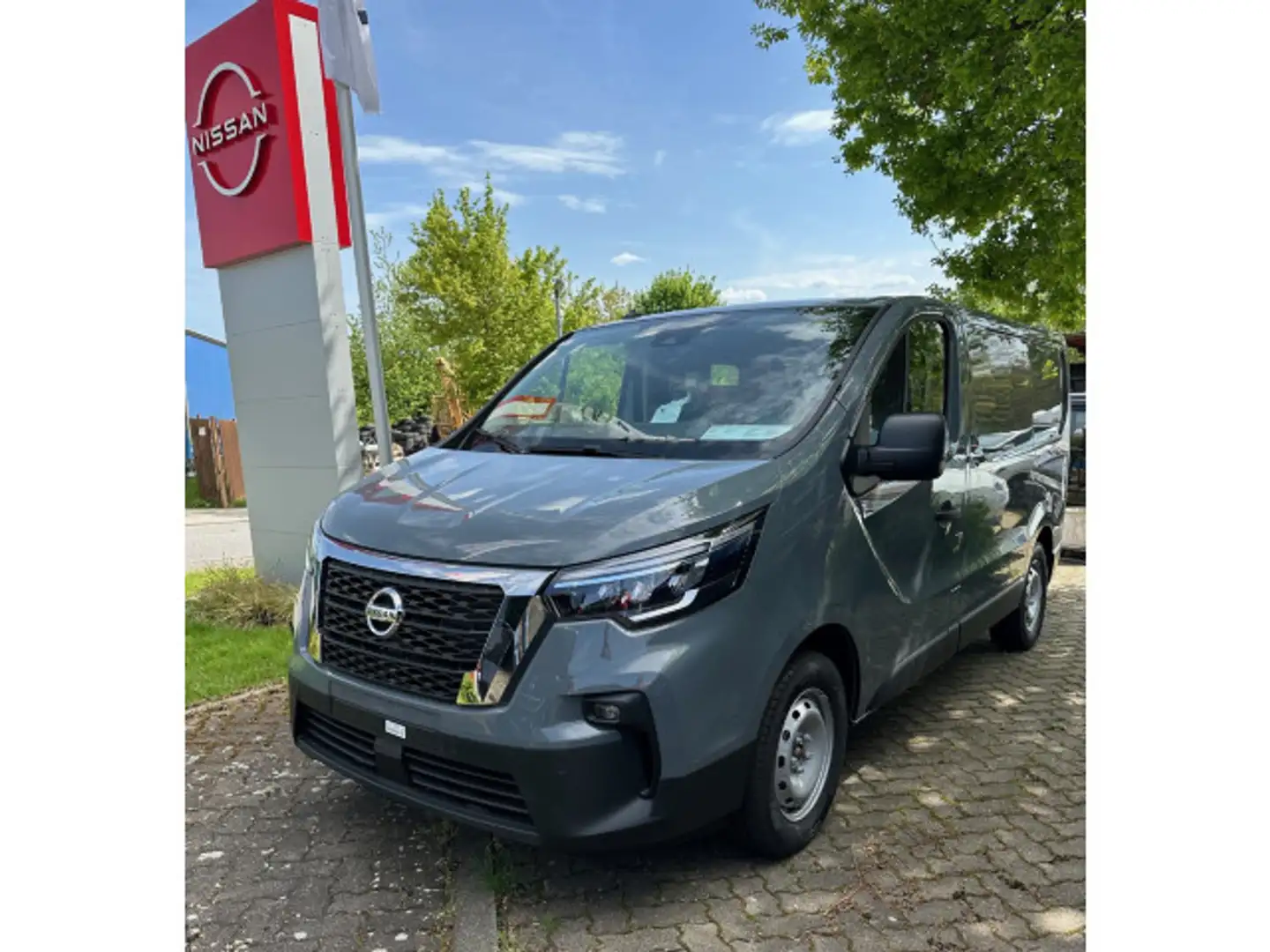 Nissan Primastar Kasten dci150 L1H1 2,8t N-Connecta AT Grau - 2