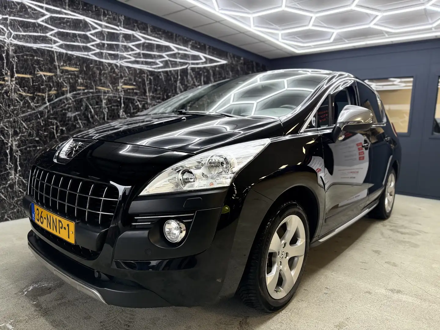 Peugeot 3008 1.6 THP GT Zwart - 1