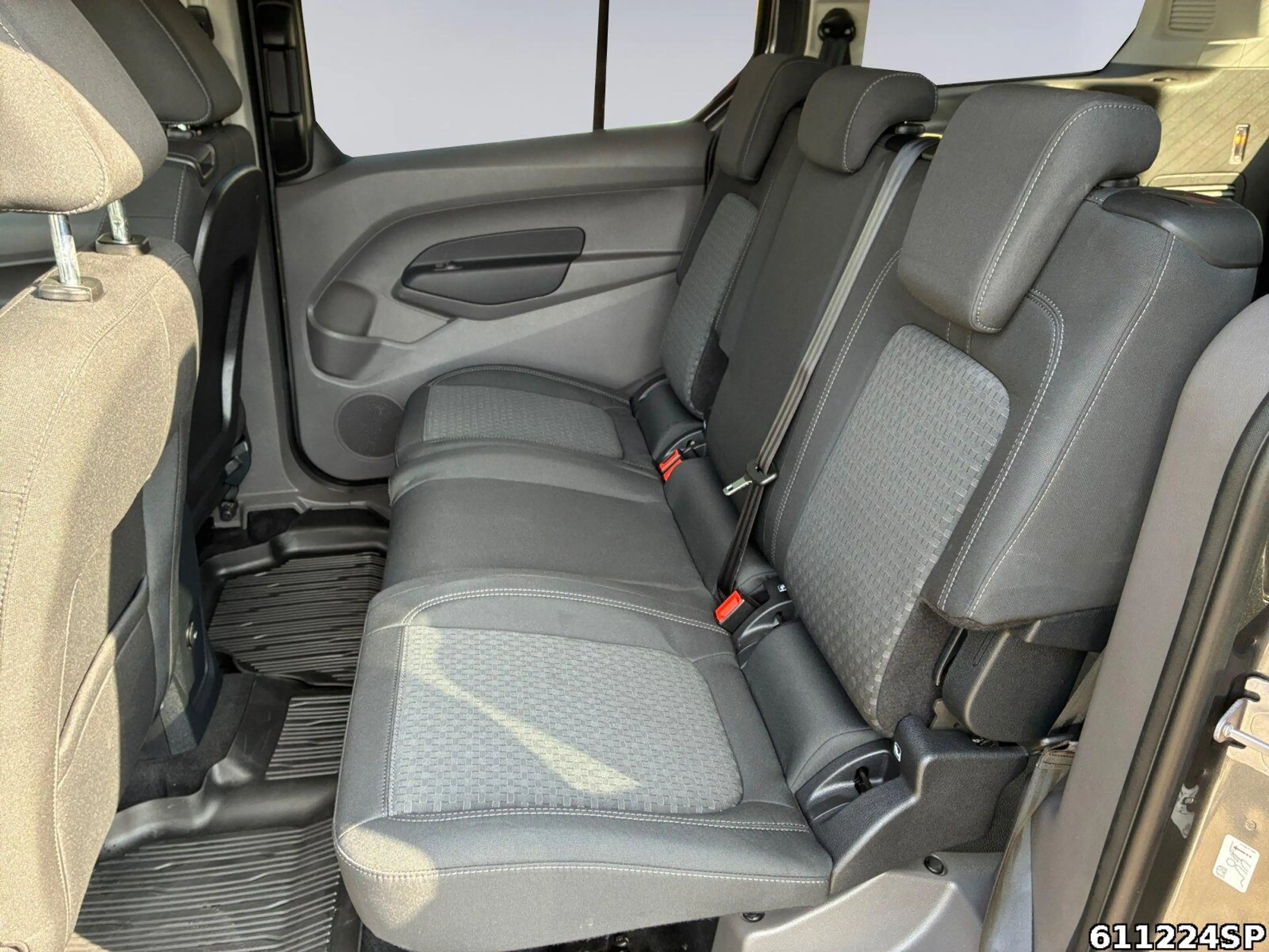 Ford Transit Connect — photo 11