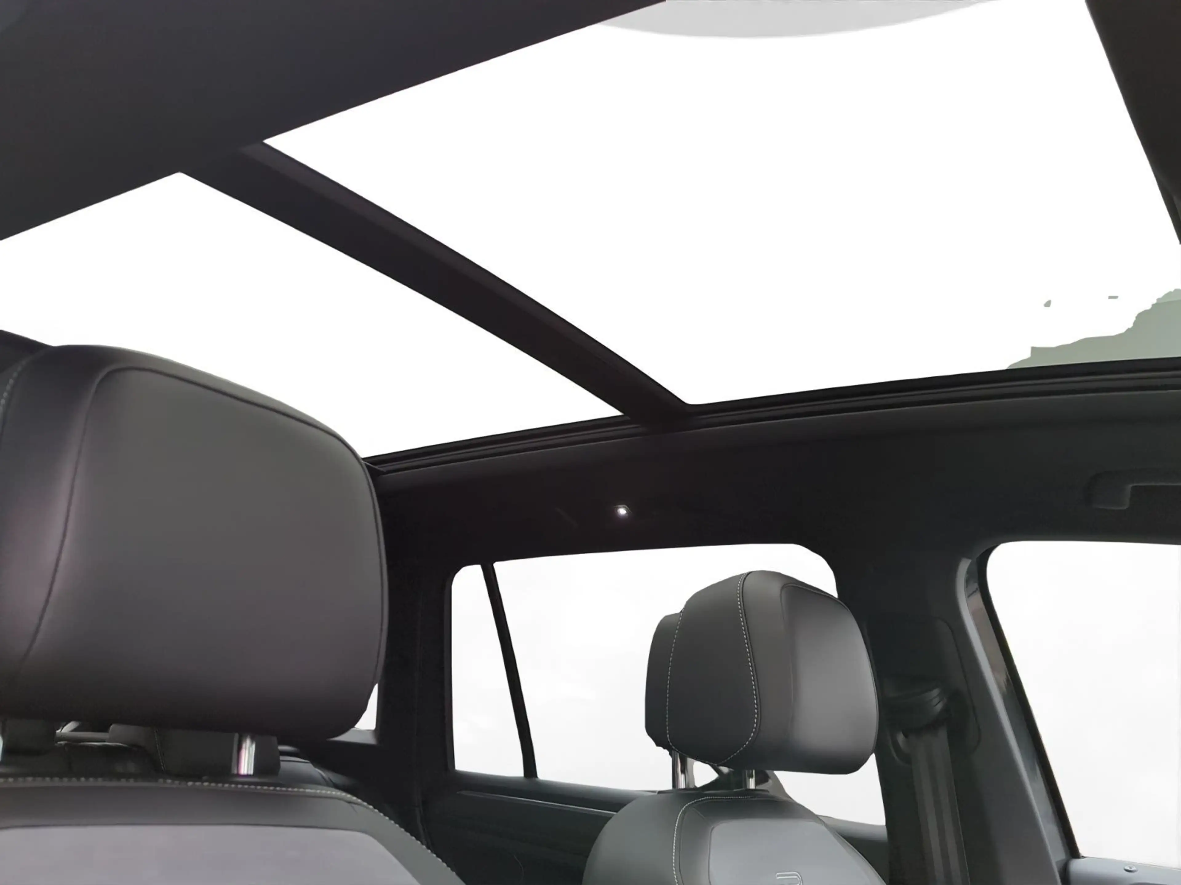 Volkswagen Tiguan 2.0 TDI R-Line 4Motion — photo 11