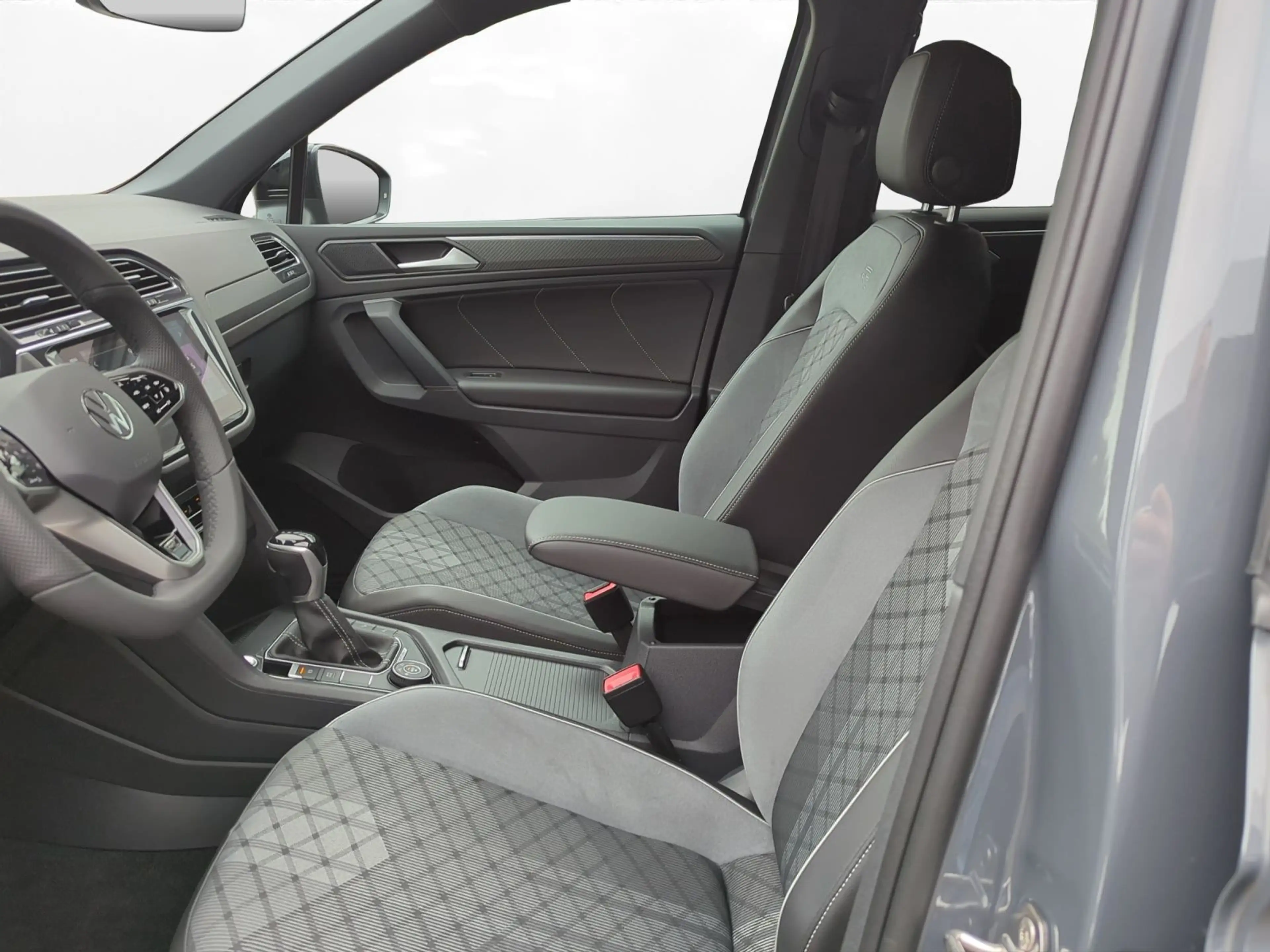 Volkswagen Tiguan 2.0 TDI R-Line 4Motion — photo 2