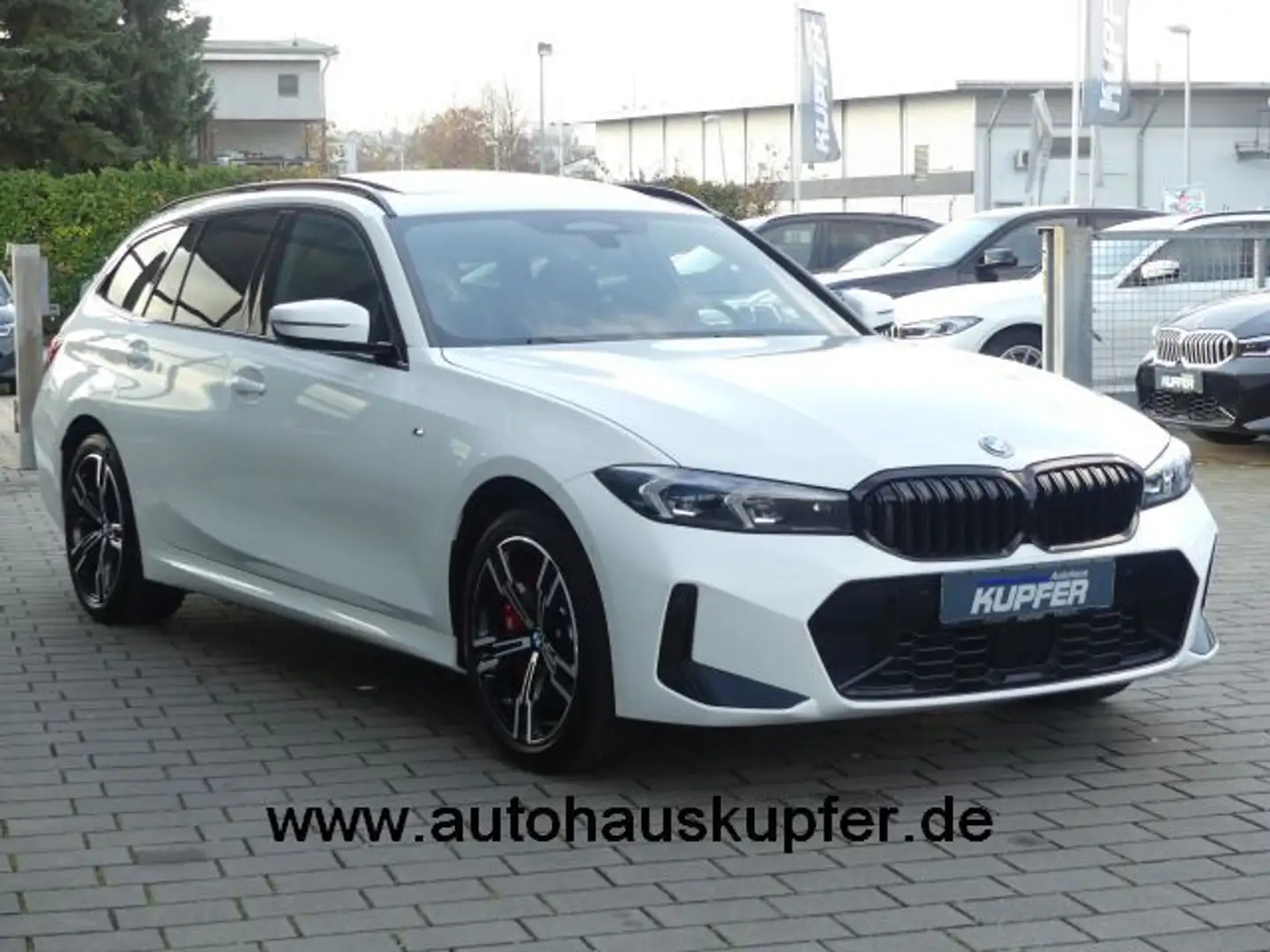 BMW 330 eDrive Tour M Sportp.°Pano° AHK°AdLED°elSitz Blanco - 1