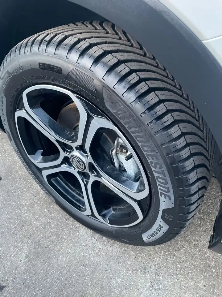MG ZS 1.5 Hybrid+145 kWLuxury Automatik/Navi/Kamera 32