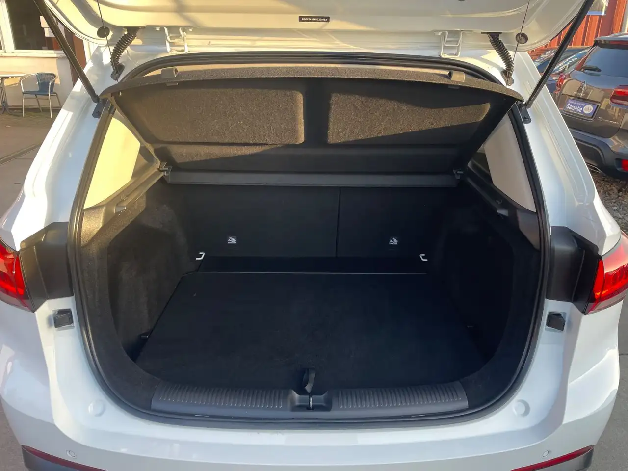 MG ZS 1.5 Hybrid+145 kWLuxury Automatik/Navi/Kamera 24