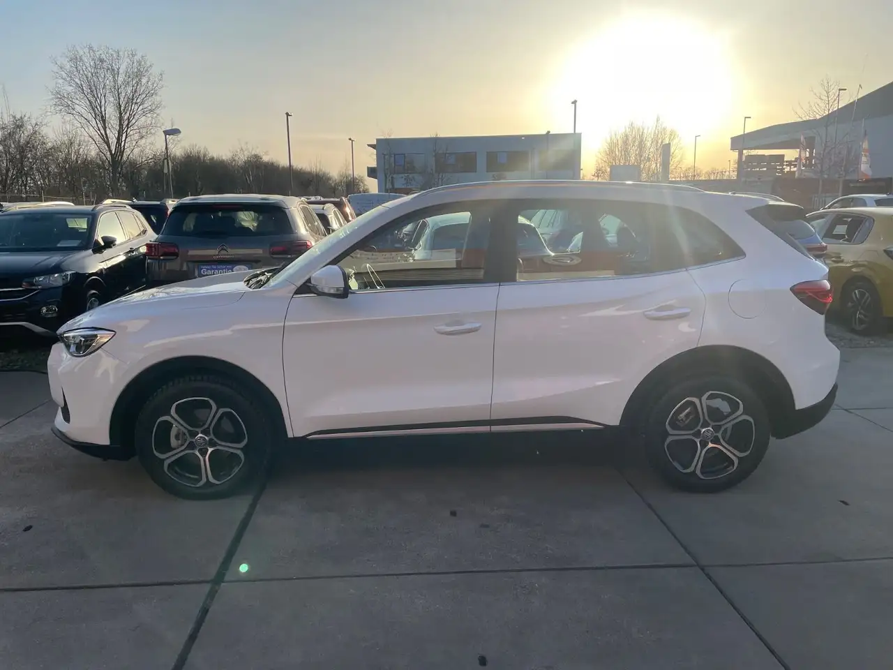 MG ZS 1.5 Hybrid+145 kWLuxury Automatik/Navi/Kamera 8