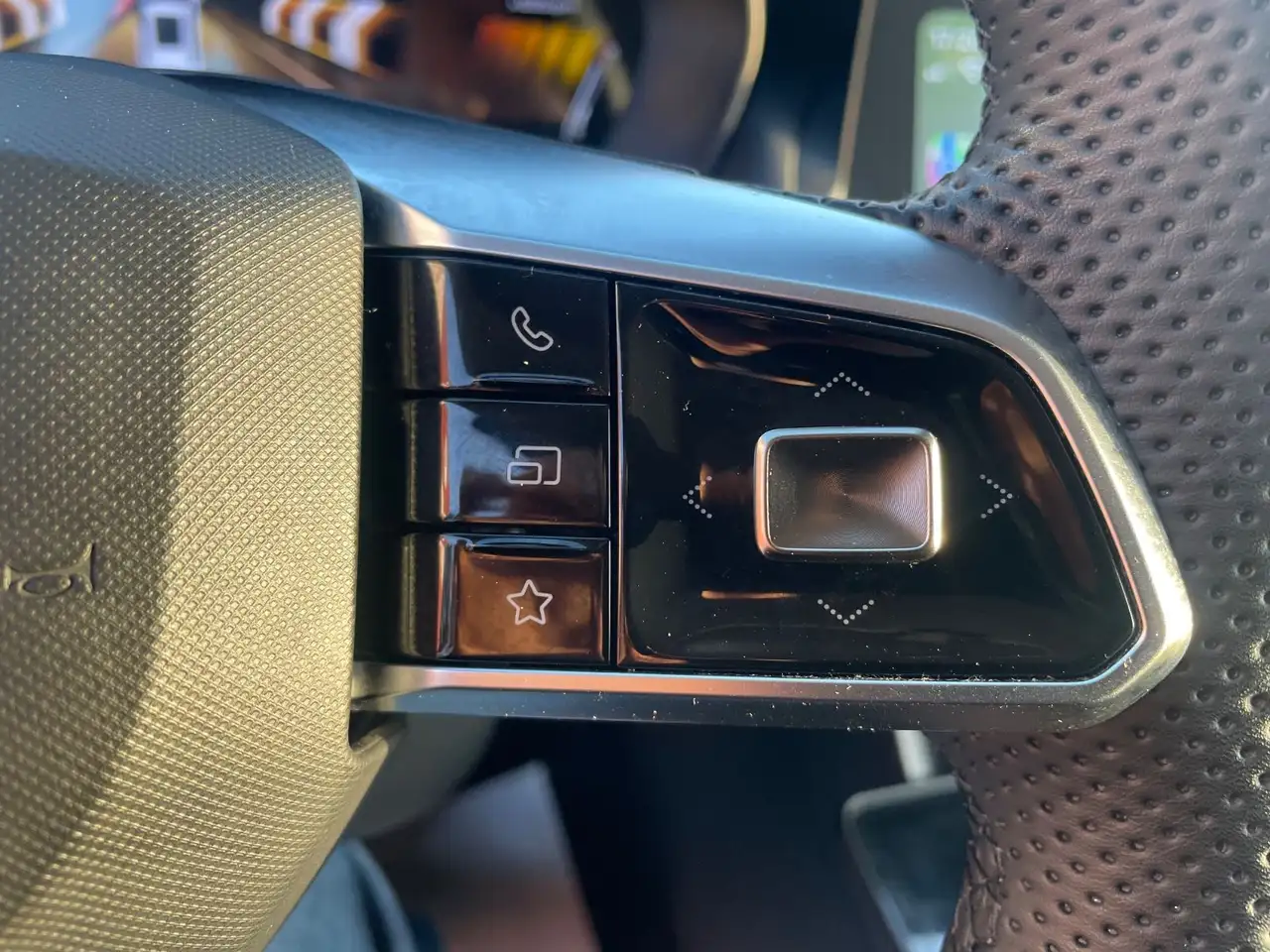 MG ZS 1.5 Hybrid+145 kWLuxury Automatik/Navi/Kamera 23