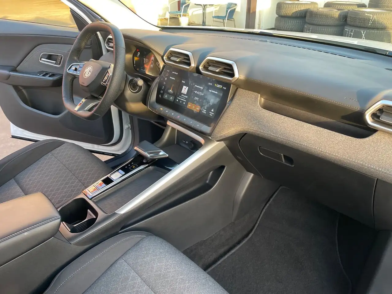 MG ZS 1.5 Hybrid+145 kWLuxury Automatik/Navi/Kamera 28