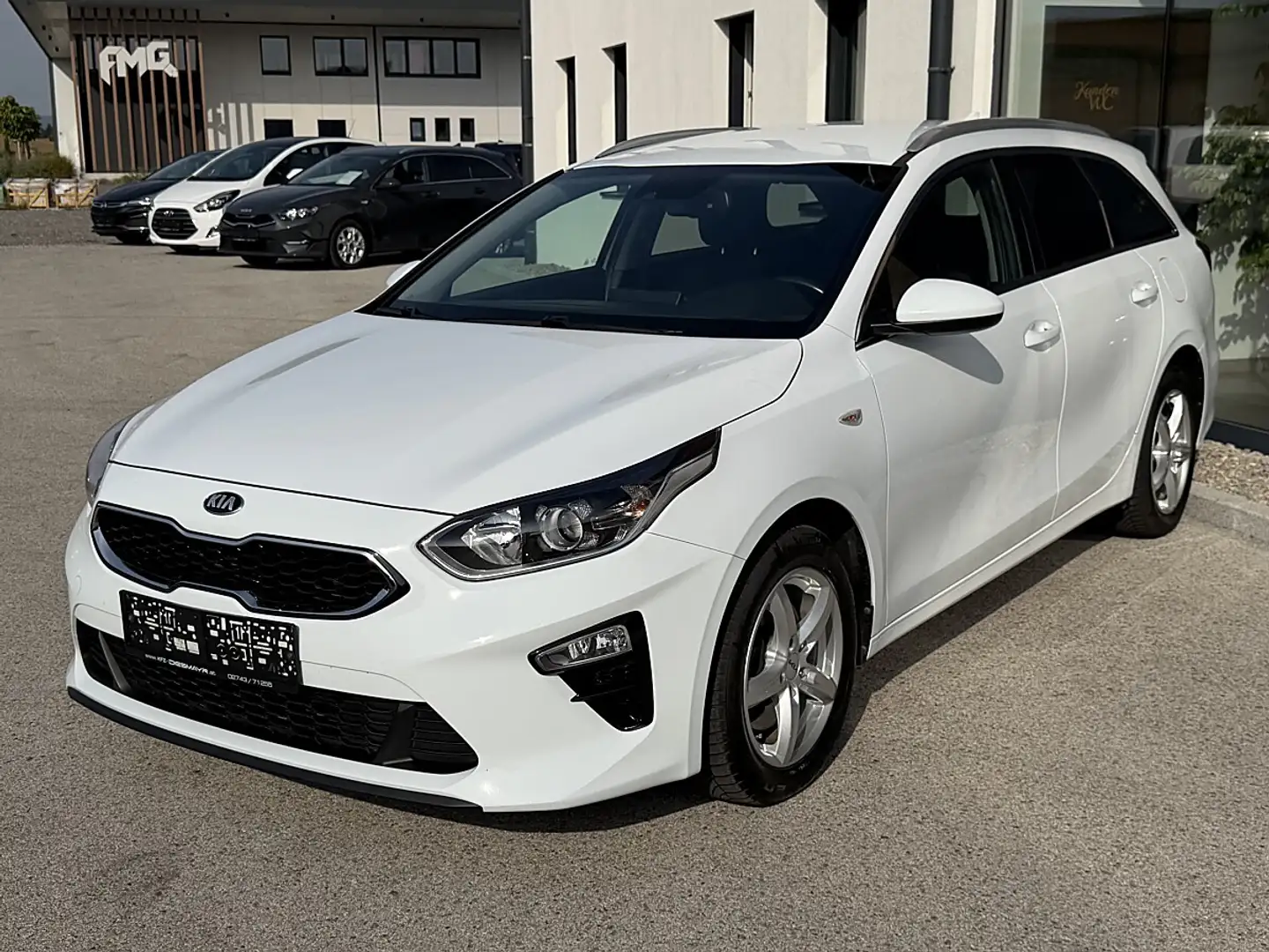 Kia Ceed SW / cee'd SW ceed SW 1,6 CRDi SCR ISG Silber Navi Kamera Sit... Weiß - 1