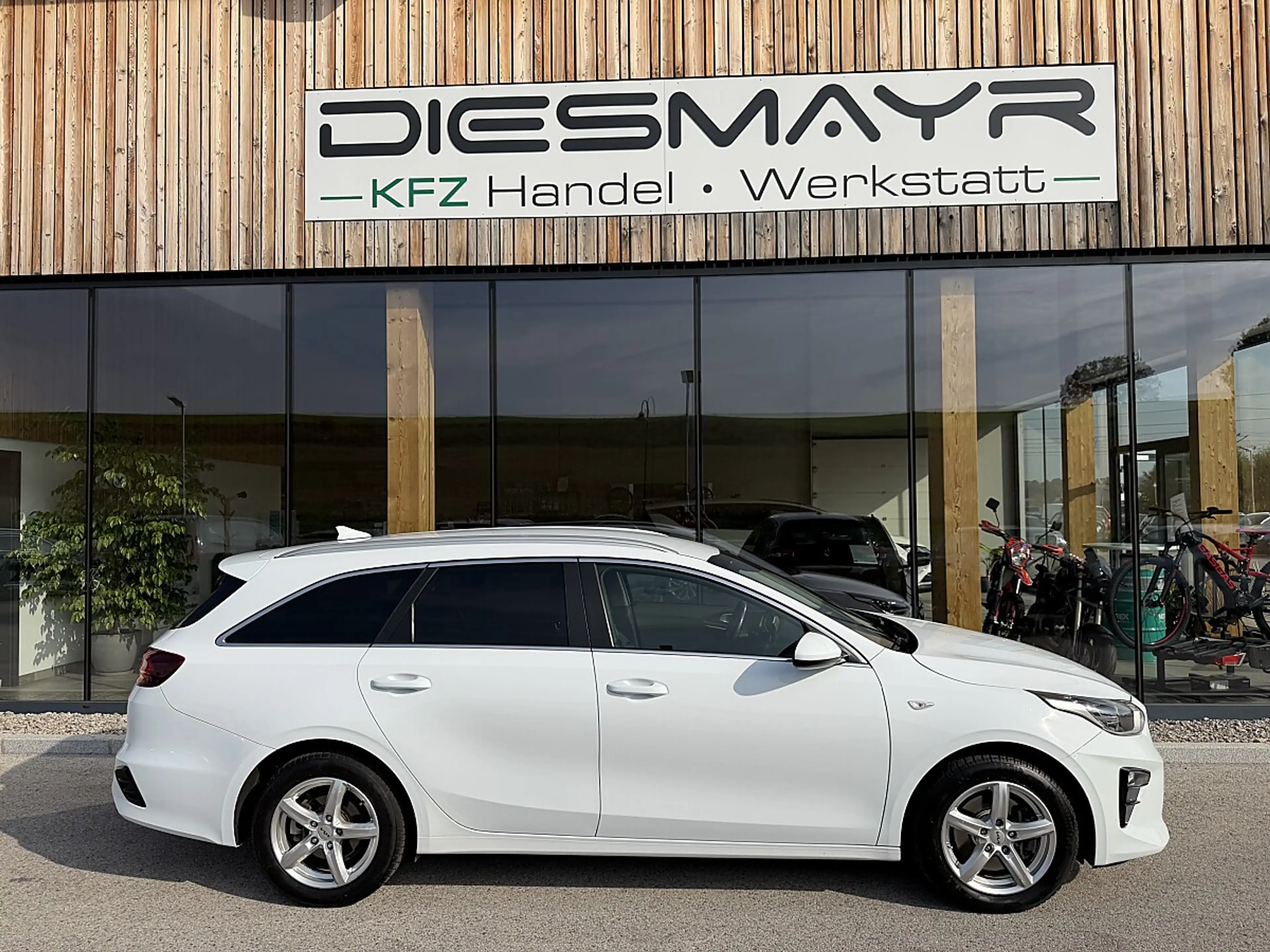 Kia Ceed SW / cee'd SW ceed SW 1,6 CRDi SCR ISG Silber Navi Kamera Sit... — photo 6