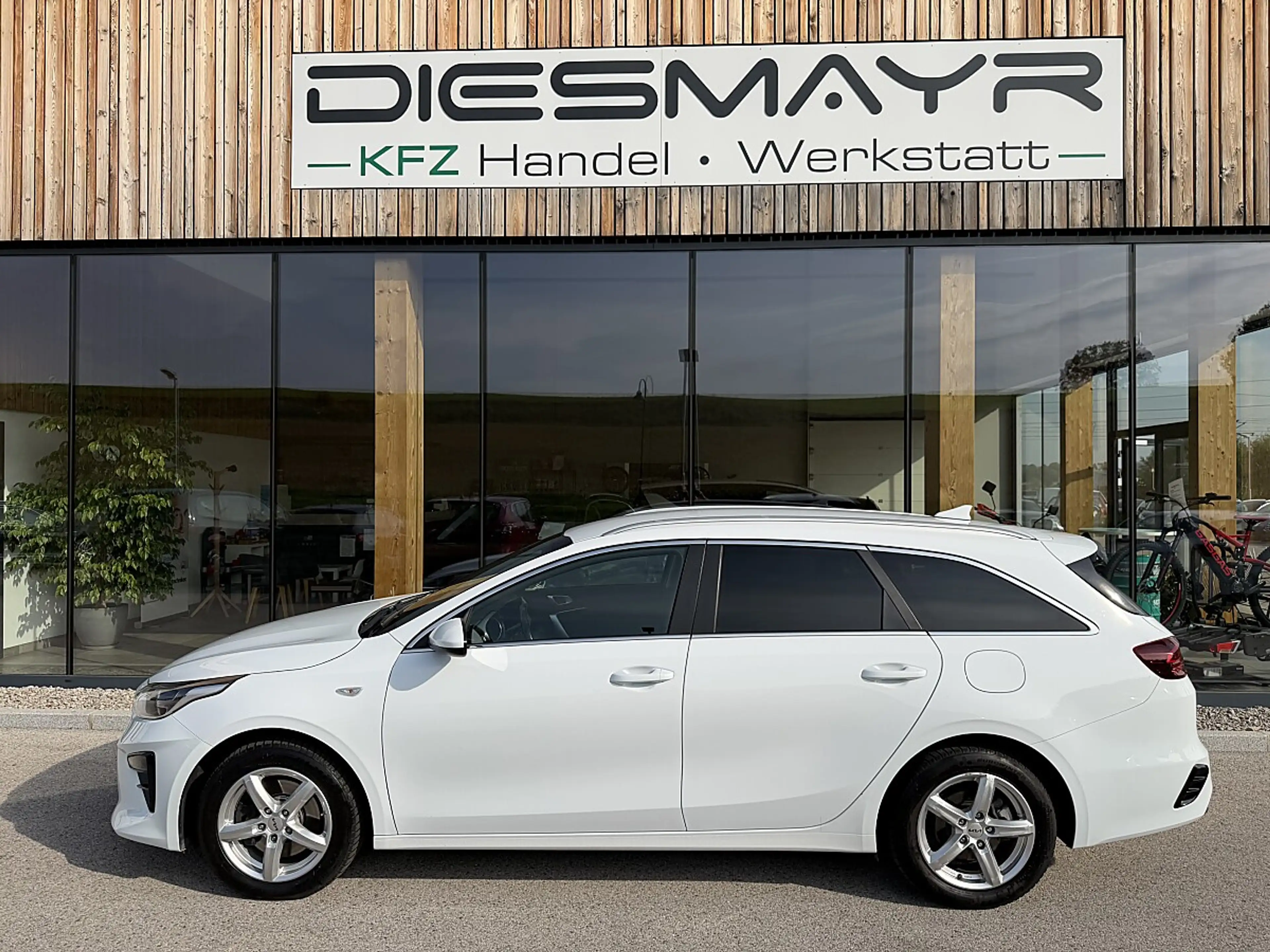 Kia Ceed SW / cee'd SW ceed SW 1,6 CRDi SCR ISG Silber Navi Kamera Sit... — photo 2