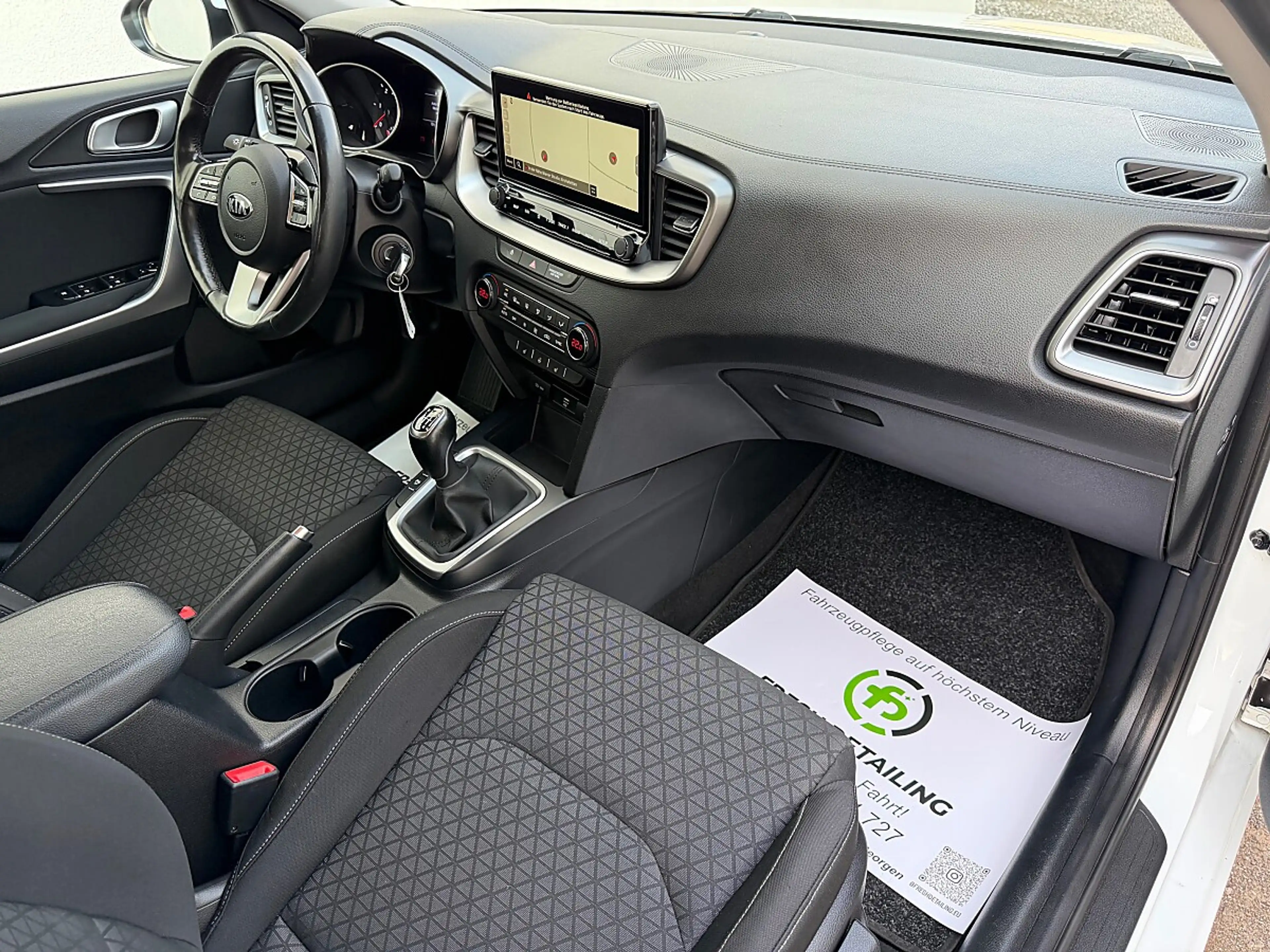 Kia Ceed SW / cee'd SW ceed SW 1,6 CRDi SCR ISG Silber Navi Kamera Sit... — photo 11