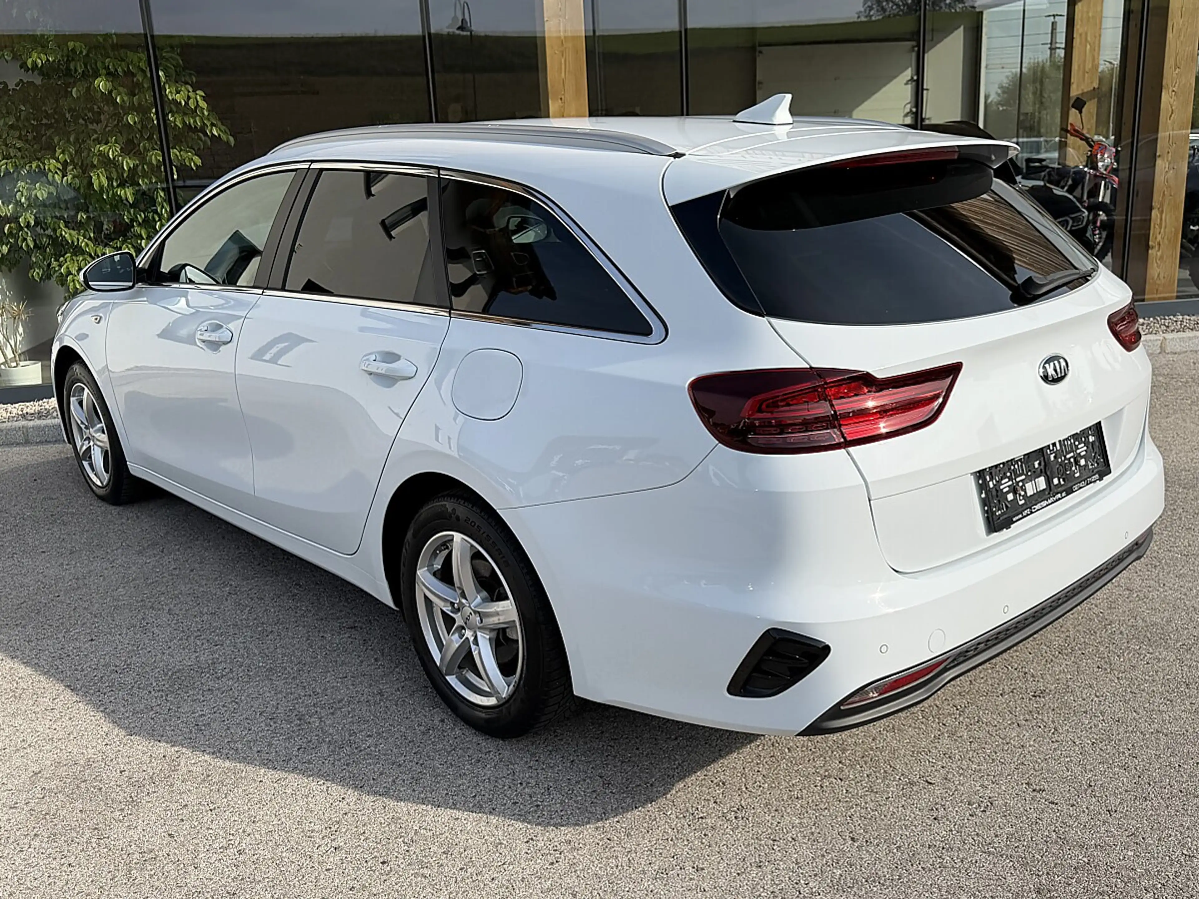 Kia Ceed SW / cee'd SW ceed SW 1,6 CRDi SCR ISG Silber Navi Kamera Sit... — photo 3
