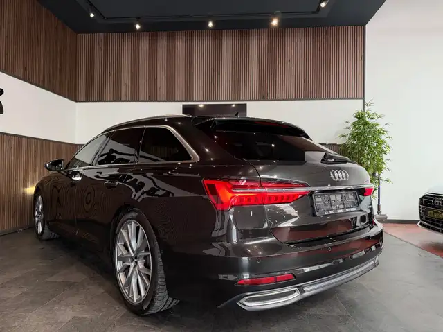 Audi A6 Avant view 4