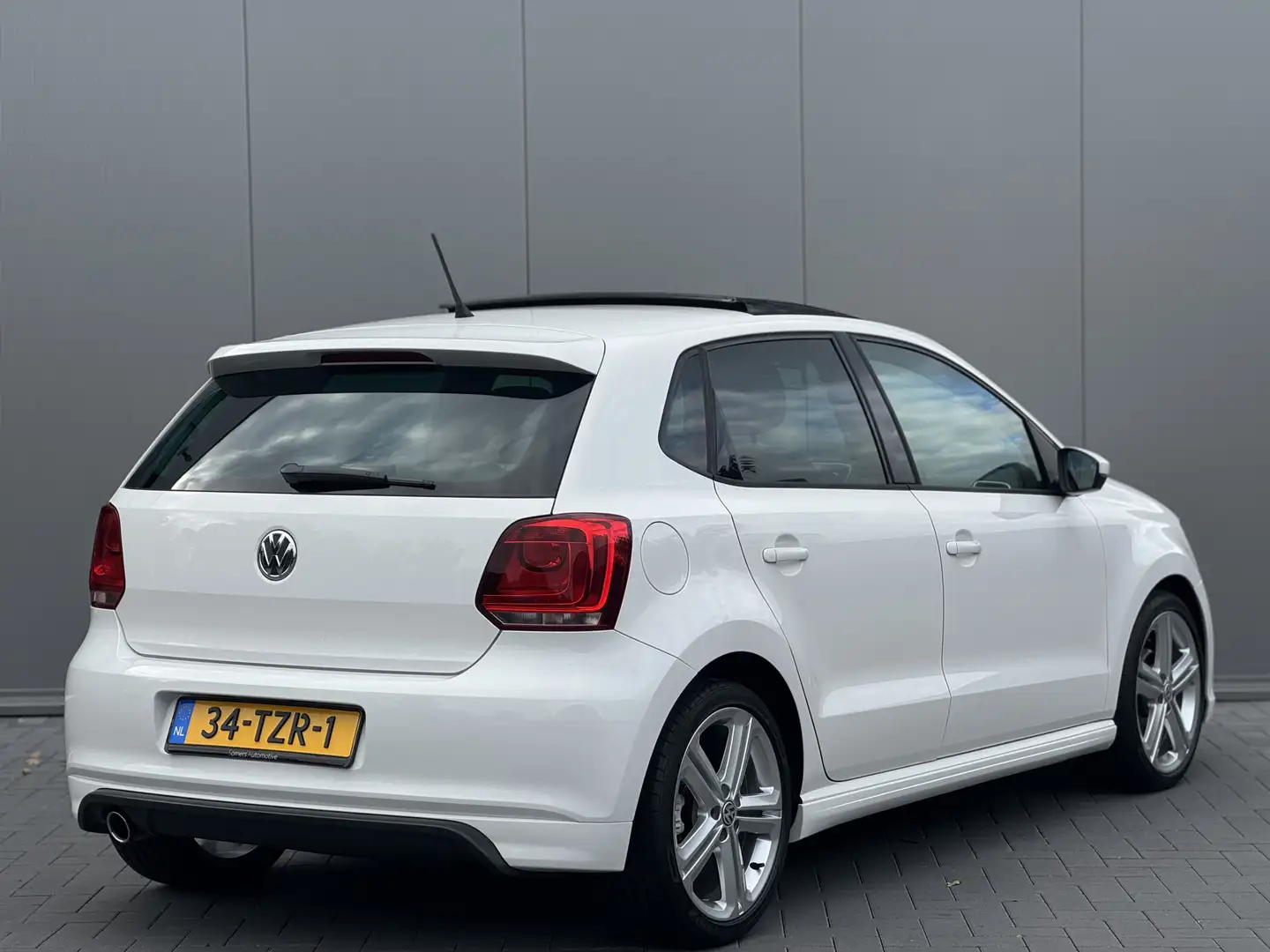 Volkswagen Polo 1.2 TSI R-Line Highline | Panorama | 17" | NL Auto Wit - 2
