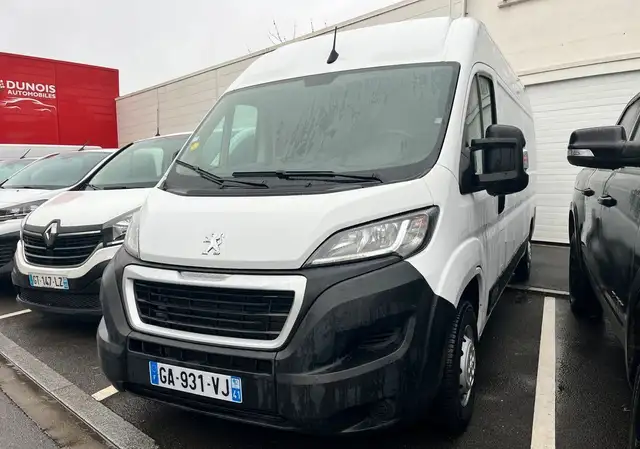 Peugeot Boxer L3H2 2.2 BlueHDi 140 ch – 17900 Hors Taxes 33 500 km Blanc Boîte manuelle