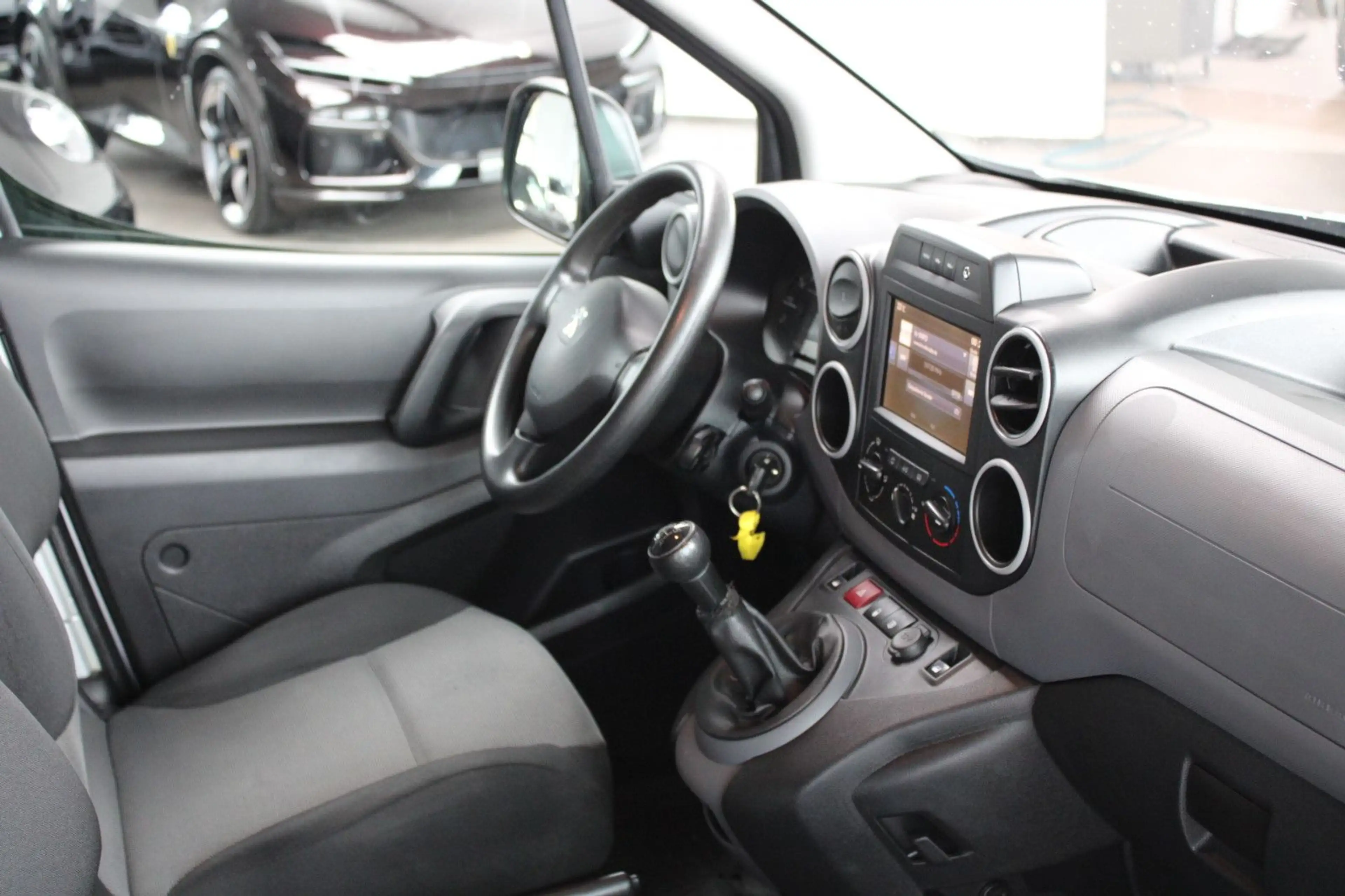 Peugeot Partner PARTNER PRO BLUE-HDI 5-SITZER & KASTEN & EXTRA`S — photo 6