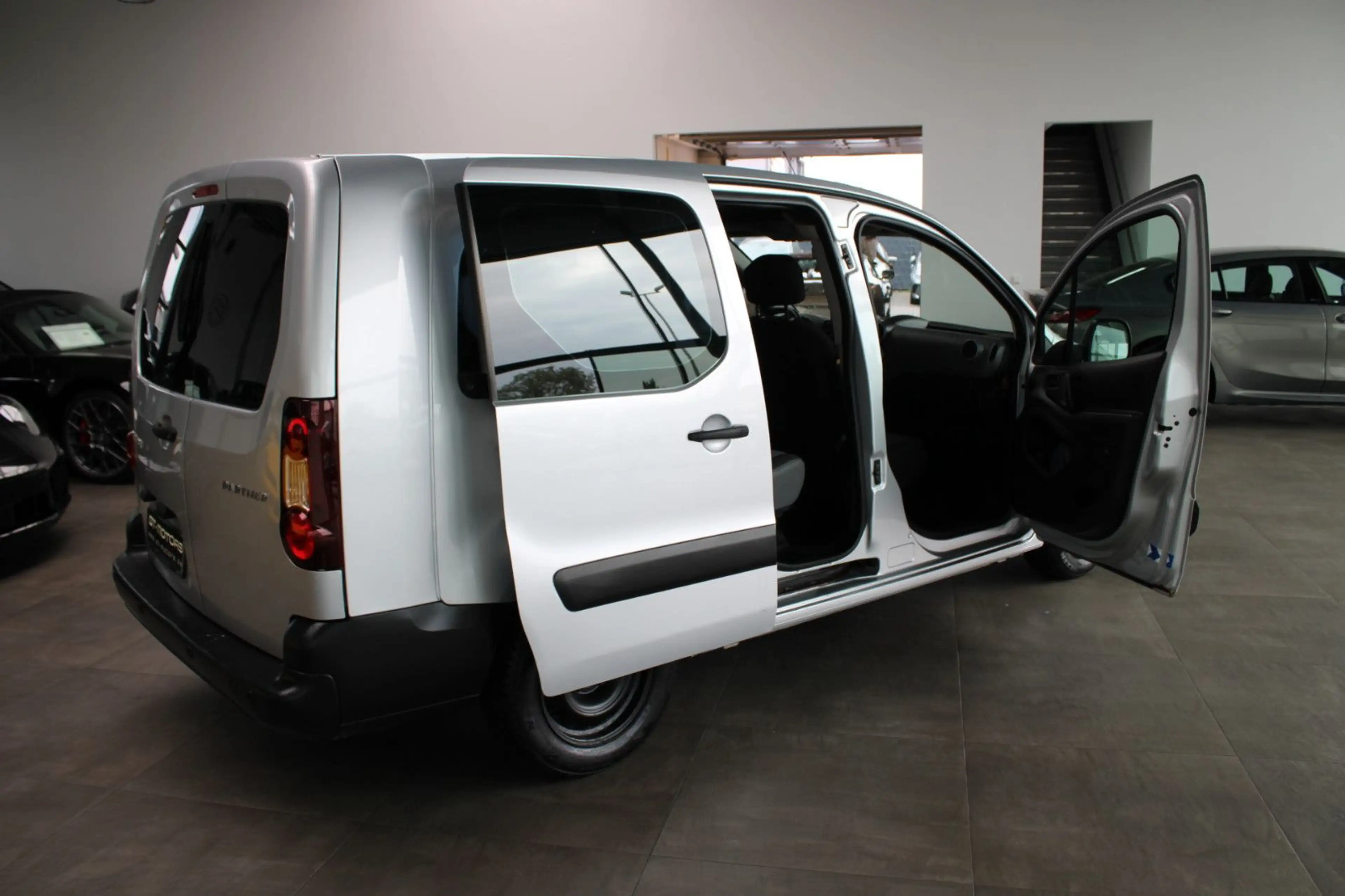 Peugeot Partner PARTNER PRO BLUE-HDI 5-SITZER & KASTEN & EXTRA`S — photo 7