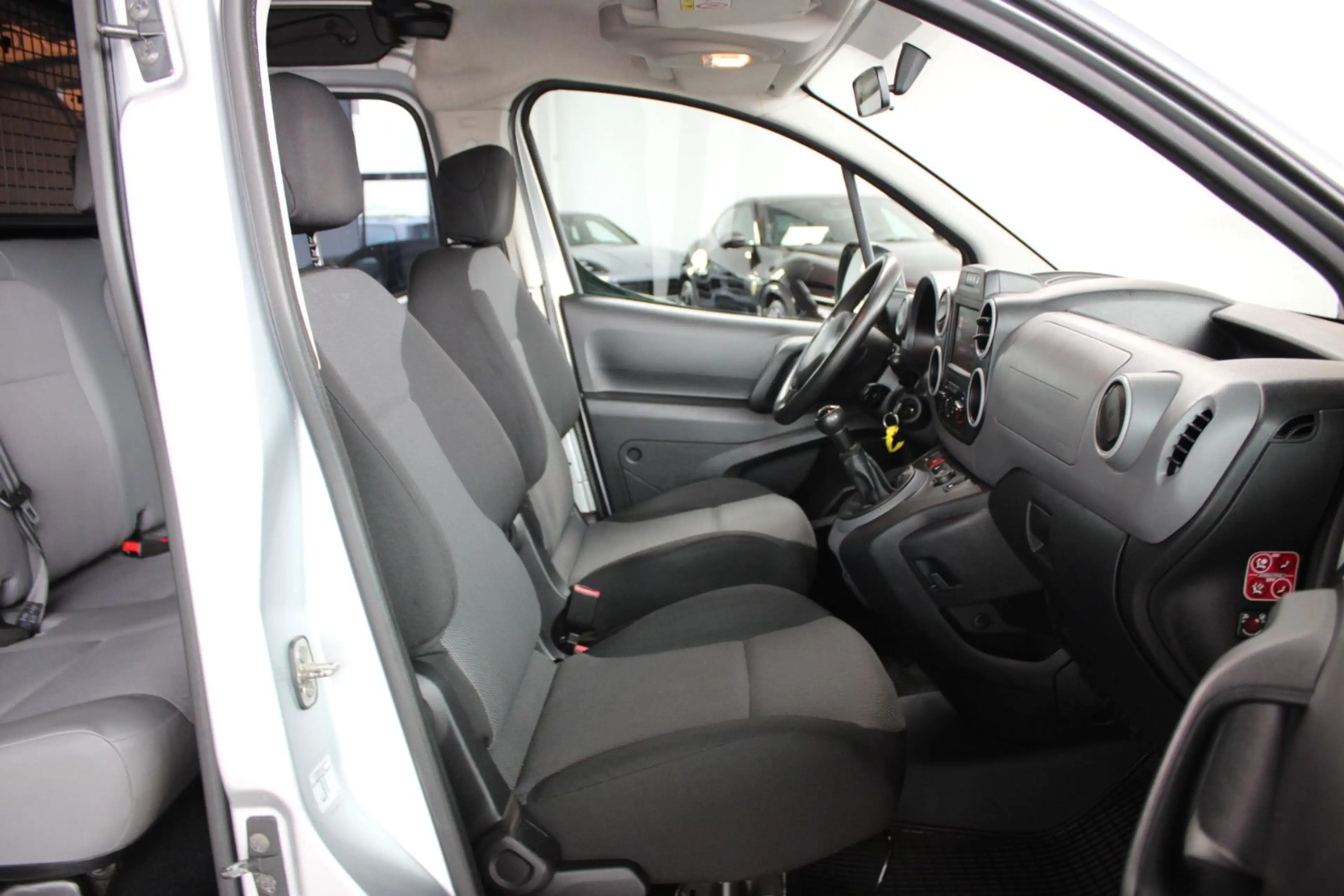 Peugeot Partner PARTNER PRO BLUE-HDI 5-SITZER & KASTEN & EXTRA`S — photo 8