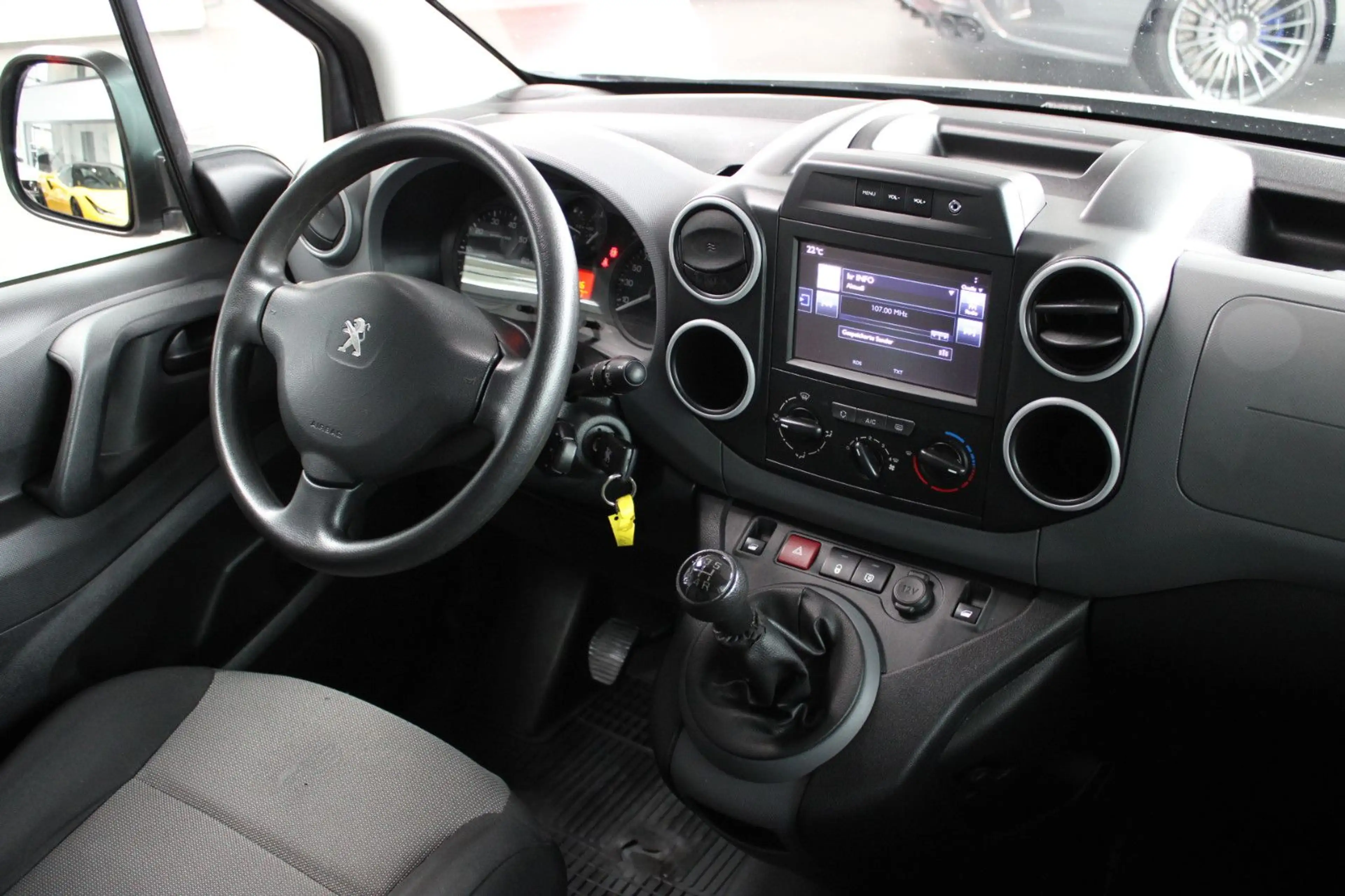 Peugeot Partner PARTNER PRO BLUE-HDI 5-SITZER & KASTEN & EXTRA`S — photo 15