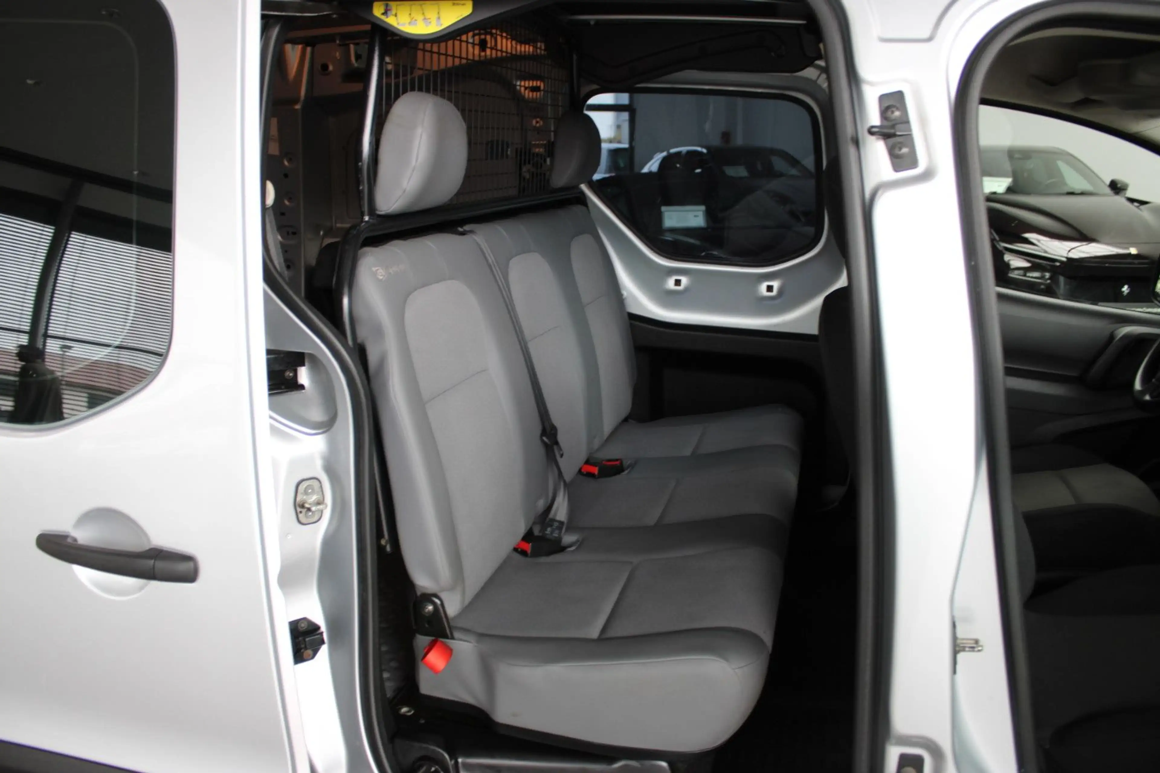 Peugeot Partner PARTNER PRO BLUE-HDI 5-SITZER & KASTEN & EXTRA`S — photo 11