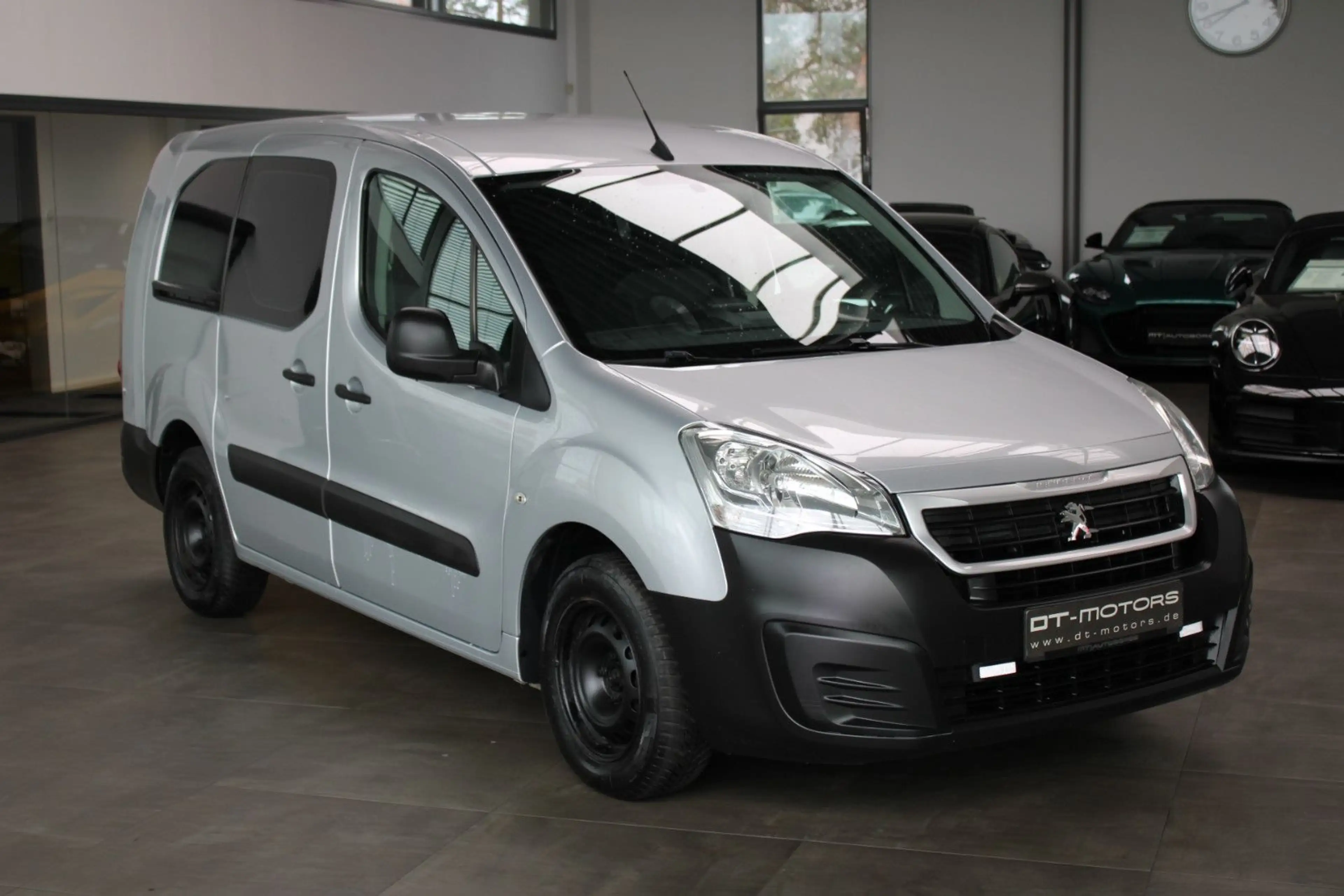 Peugeot Partner PARTNER PRO BLUE-HDI 5-SITZER & KASTEN & EXTRA`S — photo 9